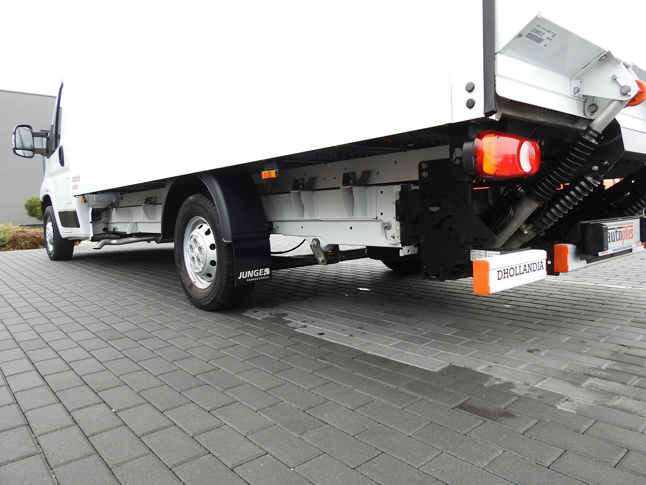 Carrinha de contentor PEUGEOT BOXER BOX LIFT 8 PALLETS CRUISE CONTROL AIR CONDITIONING  140HP: foto 15