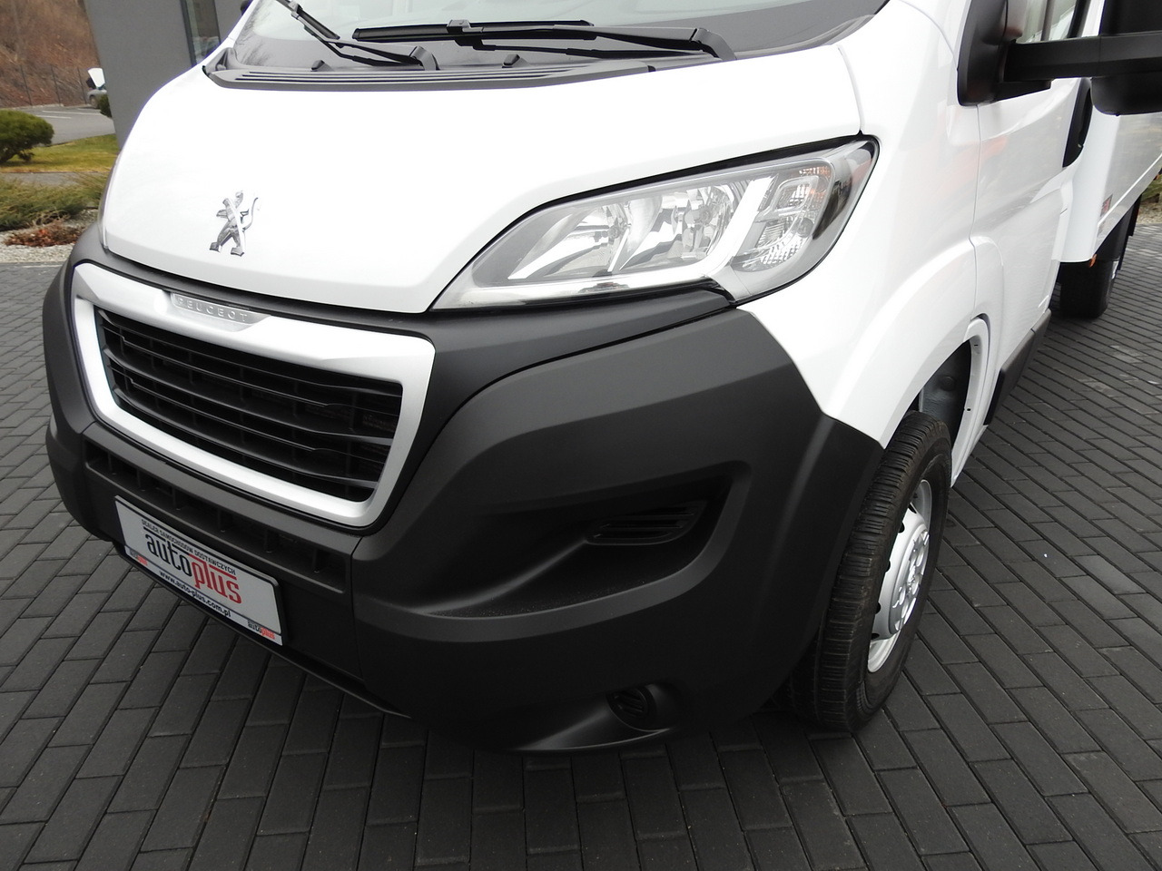 Carrinha de contentor PEUGEOT BOXER BOX LIFT 8 PALLETS CRUISE CONTROL AIR CONDITIONING  140HP: foto 19