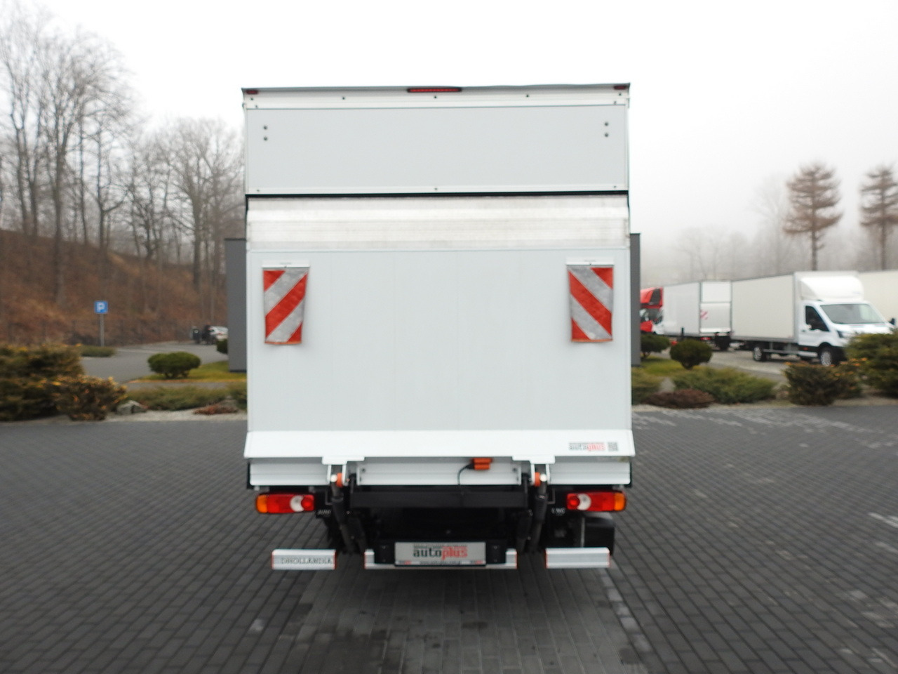 Carrinha de contentor PEUGEOT BOXER BOX LIFT 8 PALLETS CRUISE CONTROL AIR CONDITIONING  140HP: foto 10