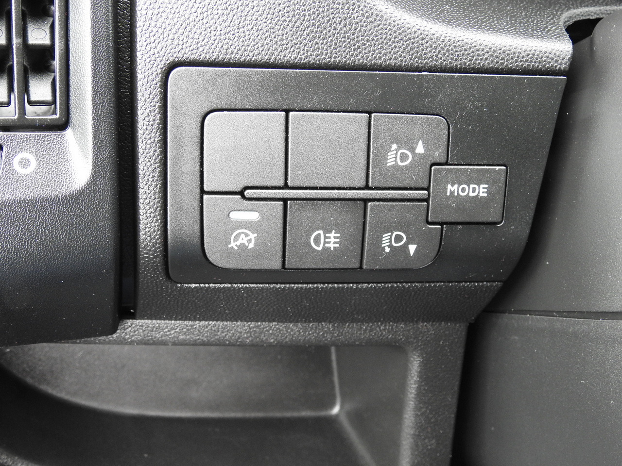 Carrinha de contentor PEUGEOT BOXER BOX LIFT 8 PALLETS CRUISE CONTROL AIR CONDITIONING  140HP: foto 26