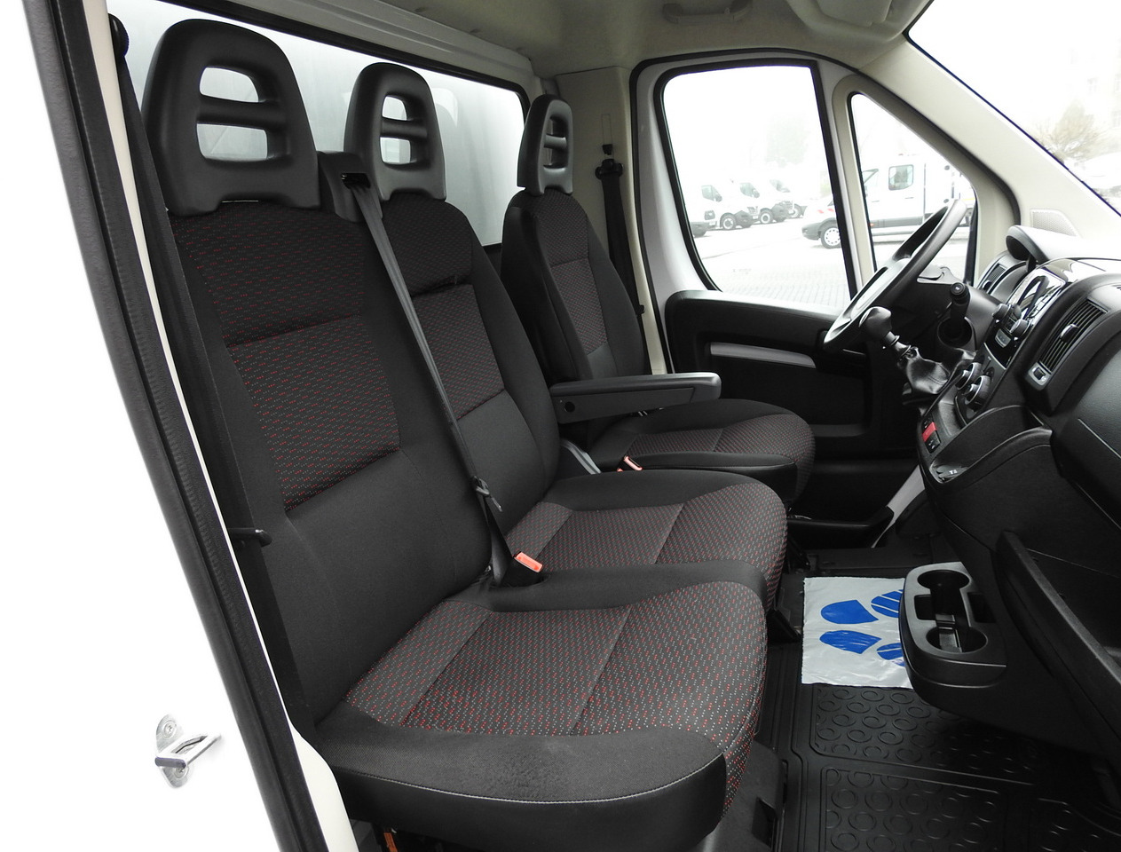 Carrinha de contentor PEUGEOT BOXER BOX LIFT 8 PALLETS CRUISE CONTROL AIR CONDITIONING  140HP: foto 34