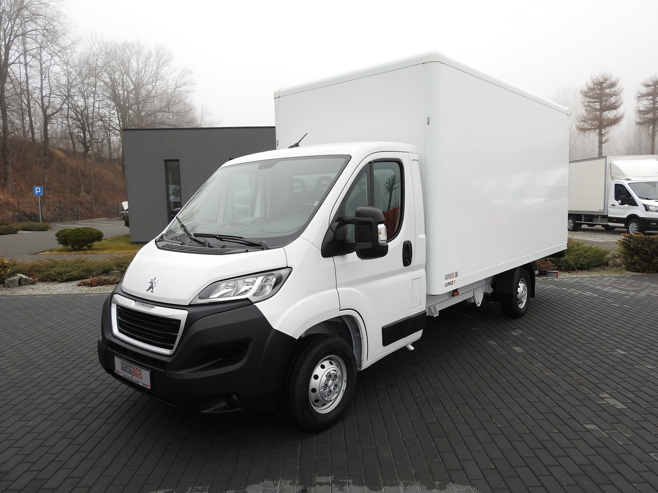 Carrinha de contentor PEUGEOT BOXER BOX LIFT 8 PALLETS CRUISE CONTROL AIR CONDITIONING  140HP: foto 17