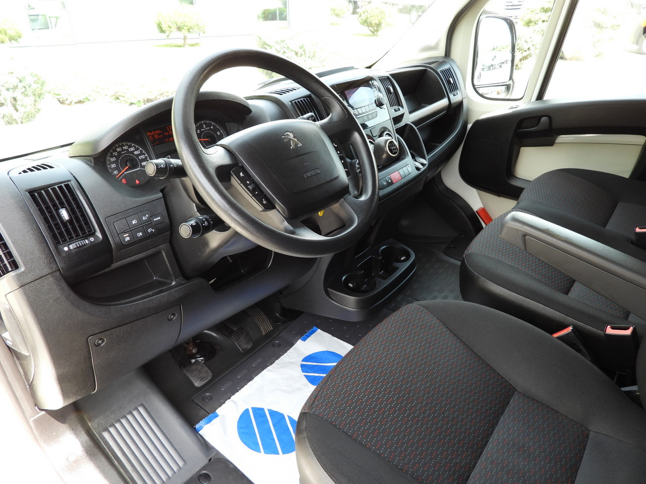 PEUGEOT BOXER REFRIGERATOR VAN -10*C CRUISE CONTROL AIR CONDITIONING 130HP - Carrinha frigorífica: foto 2 PEUGEOT BOXER REFRIGERATOR VAN -10*C CRUISE CONTROL AIR CONDITIONING 130HP - Carrinha frigorífica: foto 2