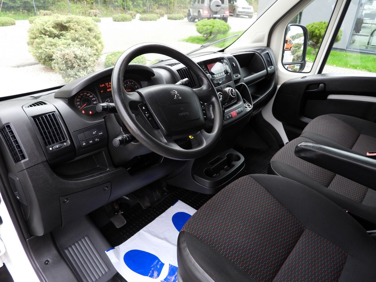 PEUGEOT BOXER STAKE BODY DOUBLE CABIN DOKA 7 SEATS CRUISE CONTROL AIR CONDITIONING 140HP - Carrinha cabine dupla: foto 2 PEUGEOT BOXER STAKE BODY DOUBLE CABIN DOKA 7 SEATS CRUISE CONTROL AIR CONDITIONING 140HP - Carrinha cabine dupla: foto 2