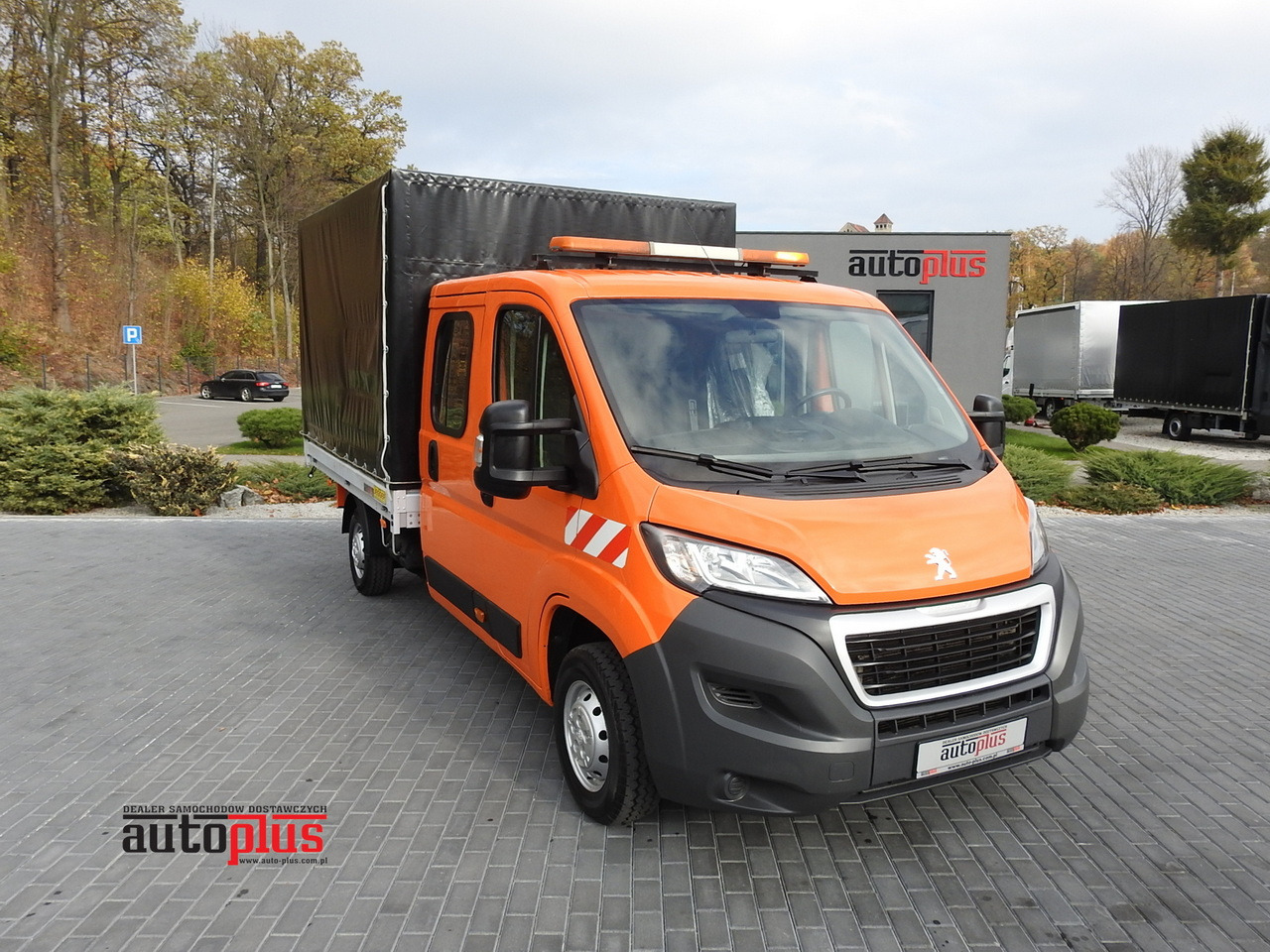 PEUGEOT BOXER STAKE BODY TARPAULIN DOUBLE CABIN DOKA 7 SEATS AIR CONDITIONING PNEUMATICS 140HP - Carrinha cabine dupla: foto 1 PEUGEOT BOXER STAKE BODY TARPAULIN DOUBLE CABIN DOKA 7 SEATS AIR CONDITIONING PNEUMATICS 140HP - Carrinha cabine dupla: foto 1