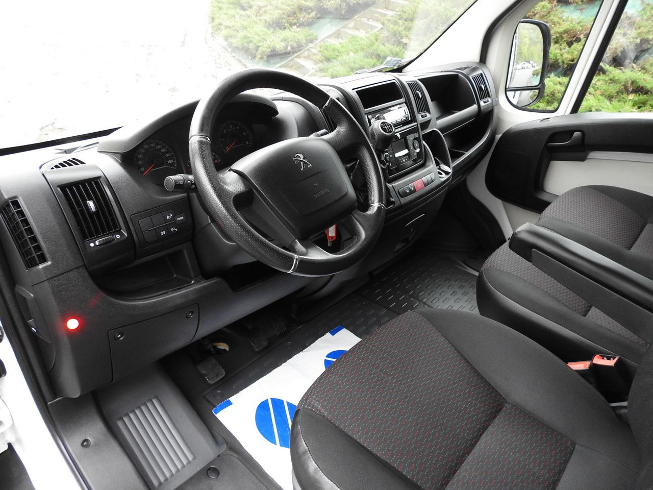 PEUGEOT BOXER TARPAULIN LIFT 8 PALLETS WEBASTO LED LIGHTS AIR CONDITIONING 165HP - Carrinha de lona: foto 2 PEUGEOT BOXER TARPAULIN LIFT 8 PALLETS WEBASTO LED LIGHTS AIR CONDITIONING 165HP - Carrinha de lona: foto 2
