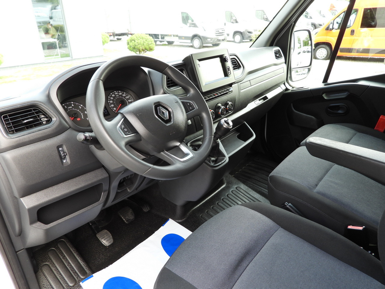 RENAULT MASTER BOX DELIVERY VAN 7 SEATS CRUISE CONTROL NAVIGATION LED LIGHTS AIR CONDITIONING 135HP - Furgão: foto 2 RENAULT MASTER BOX DELIVERY VAN 7 SEATS CRUISE CONTROL NAVIGATION LED LIGHTS AIR CONDITIONING 135HP - Furgão: foto 2