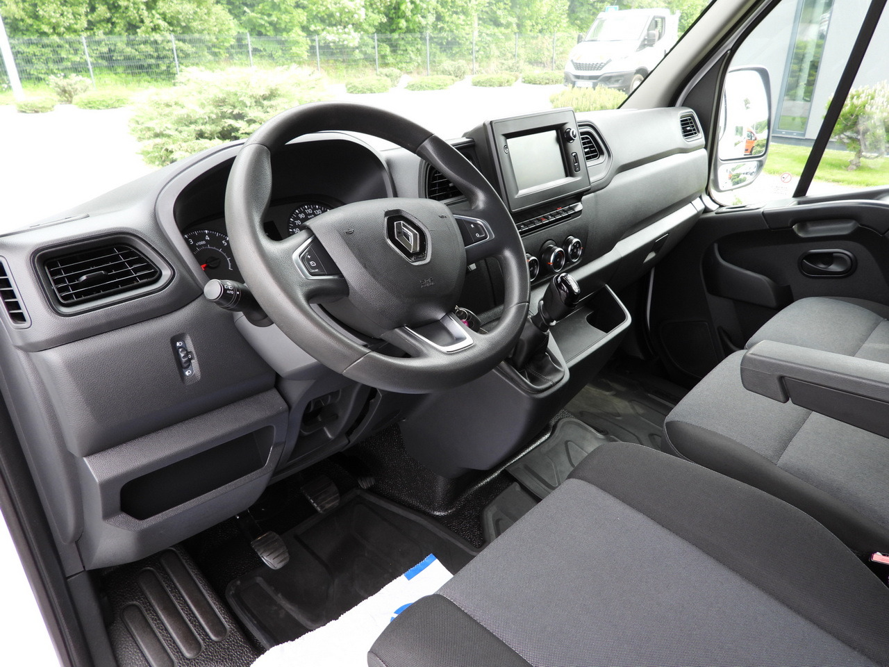 RENAULT MASTER BOX DELIVERY VAN 7 SEATS CRUISE CONTROL NAVIGATION LED LIGHTS AIR CONDITIONING 140HP - Furgão: foto 2 RENAULT MASTER BOX DELIVERY VAN 7 SEATS CRUISE CONTROL NAVIGATION LED LIGHTS AIR CONDITIONING 140HP - Furgão: foto 2