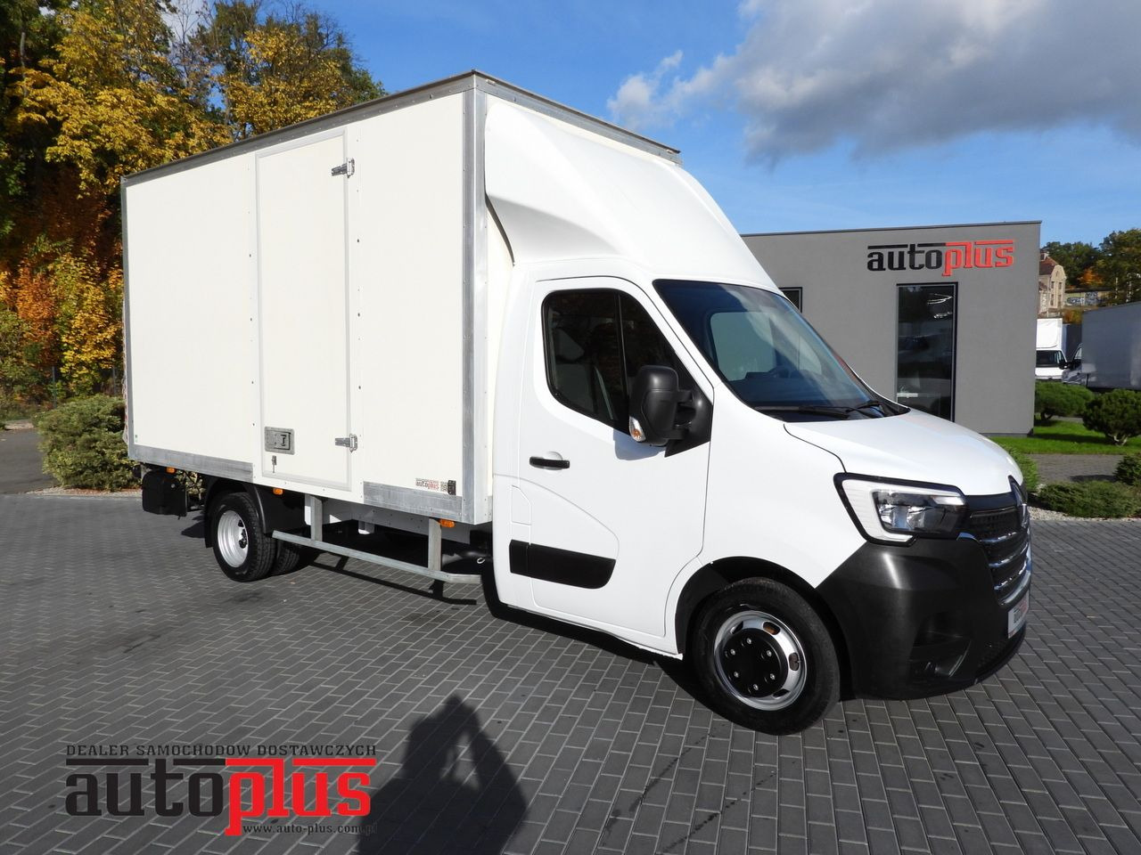 RENAULT MASTER BOX LIFT 8 PALLETS CRUISE CONTROL LED LIGHTS TWIN WHEELS AIR CONDITIONING 145HP - Carrinha de contentor: foto 1 RENAULT MASTER BOX LIFT 8 PALLETS CRUISE CONTROL LED LIGHTS TWIN WHEELS AIR CONDITIONING 145HP - Carrinha de contentor: foto 1
