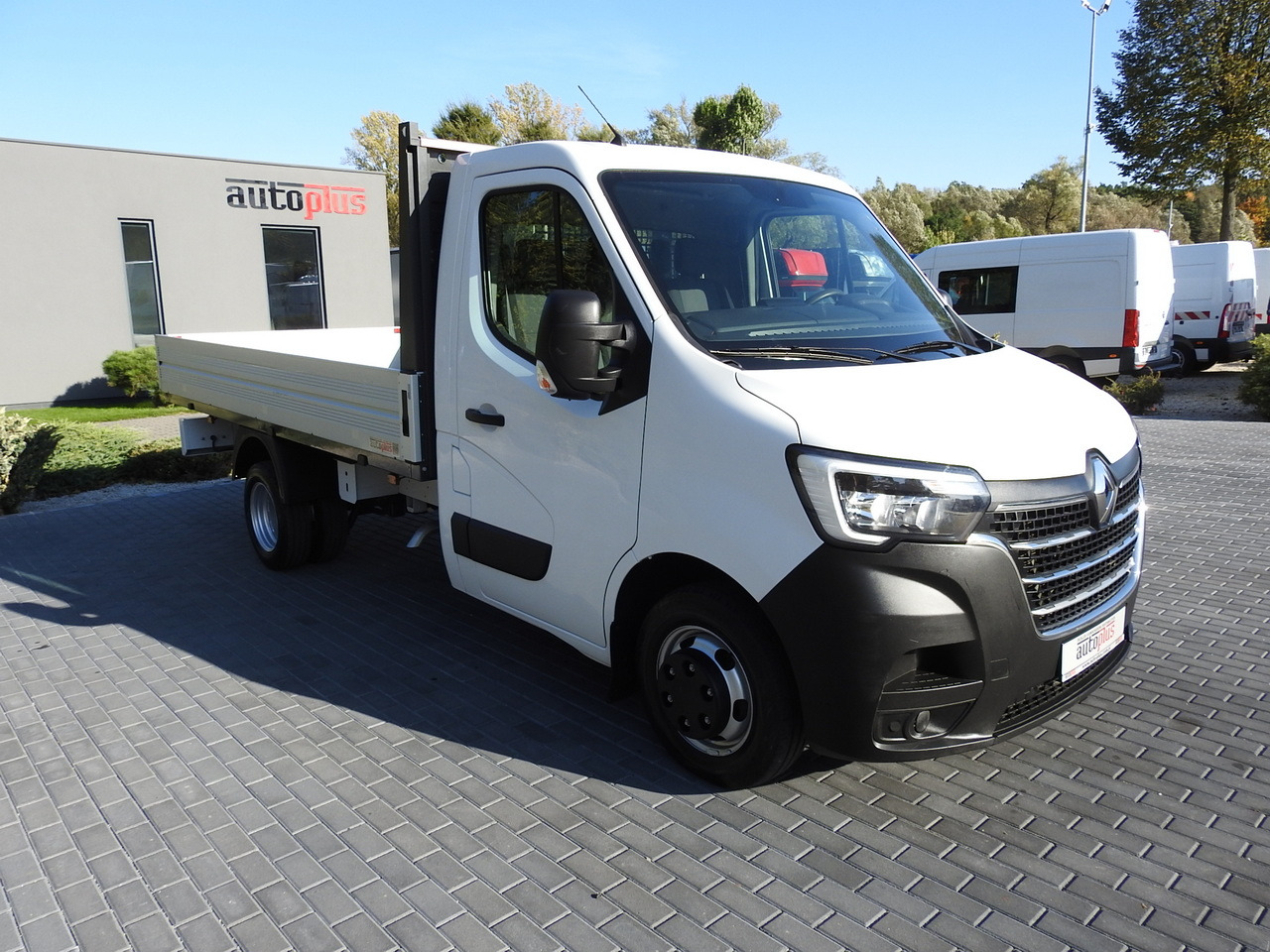 RENAULT MASTER STAKE BODY CRUISE CONTROL AIR CONDITIONING LED LIGHTS TWIN WHEELS 130HP - Carrinha de caixa aberta: foto 4 RENAULT MASTER STAKE BODY CRUISE CONTROL AIR CONDITIONING LED LIGHTS TWIN WHEELS 130HP - Carrinha de caixa aberta: foto 4