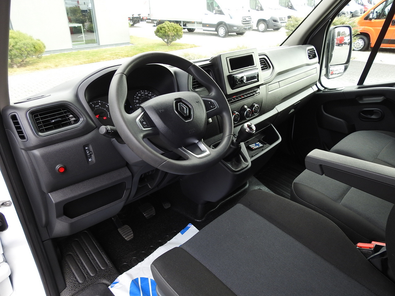 RENAULT MASTER TARPAULIN 10 PALLETS CRUISE CONTROL AIR CONDITIONING LED LIGHTS PNEUMATICS 165HP - Carrinha de lona: foto 2 RENAULT MASTER TARPAULIN 10 PALLETS CRUISE CONTROL AIR CONDITIONING LED LIGHTS PNEUMATICS 165HP - Carrinha de lona: foto 2