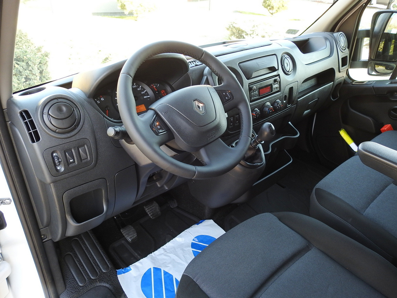 RENAULT MASTER TARPAULIN 10 PALLETS CRUISE CONTROL AIR CONDITIONING PNEUMATICS 170HP - Carrinha de lona: foto 2 RENAULT MASTER TARPAULIN 10 PALLETS CRUISE CONTROL AIR CONDITIONING PNEUMATICS 170HP - Carrinha de lona: foto 2
