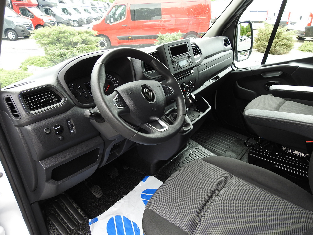 RENAULT MASTER TARPAULIN 10 PALLETS WEBASTO CRUISE CONTROL AIR CONDITIONING LED LIGHTS 165HP - Carrinha de lona: foto 2 RENAULT MASTER TARPAULIN 10 PALLETS WEBASTO CRUISE CONTROL AIR CONDITIONING LED LIGHTS 165HP - Carrinha de lona: foto 2