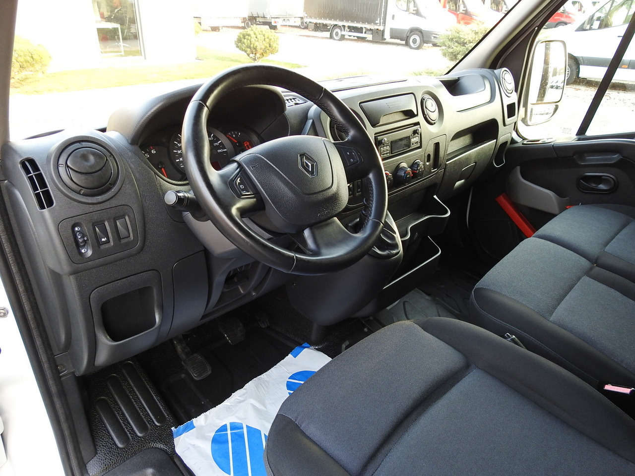 RENAULT MASTER TARPAULIN 10 PALLETS WEBASTO CRUISE CONTROL AIR CONDITIONING PNEUMATICS  170HP - Carrinha de lona: foto 2 RENAULT MASTER TARPAULIN 10 PALLETS WEBASTO CRUISE CONTROL AIR CONDITIONING PNEUMATICS  170HP - Carrinha de lona: foto 2