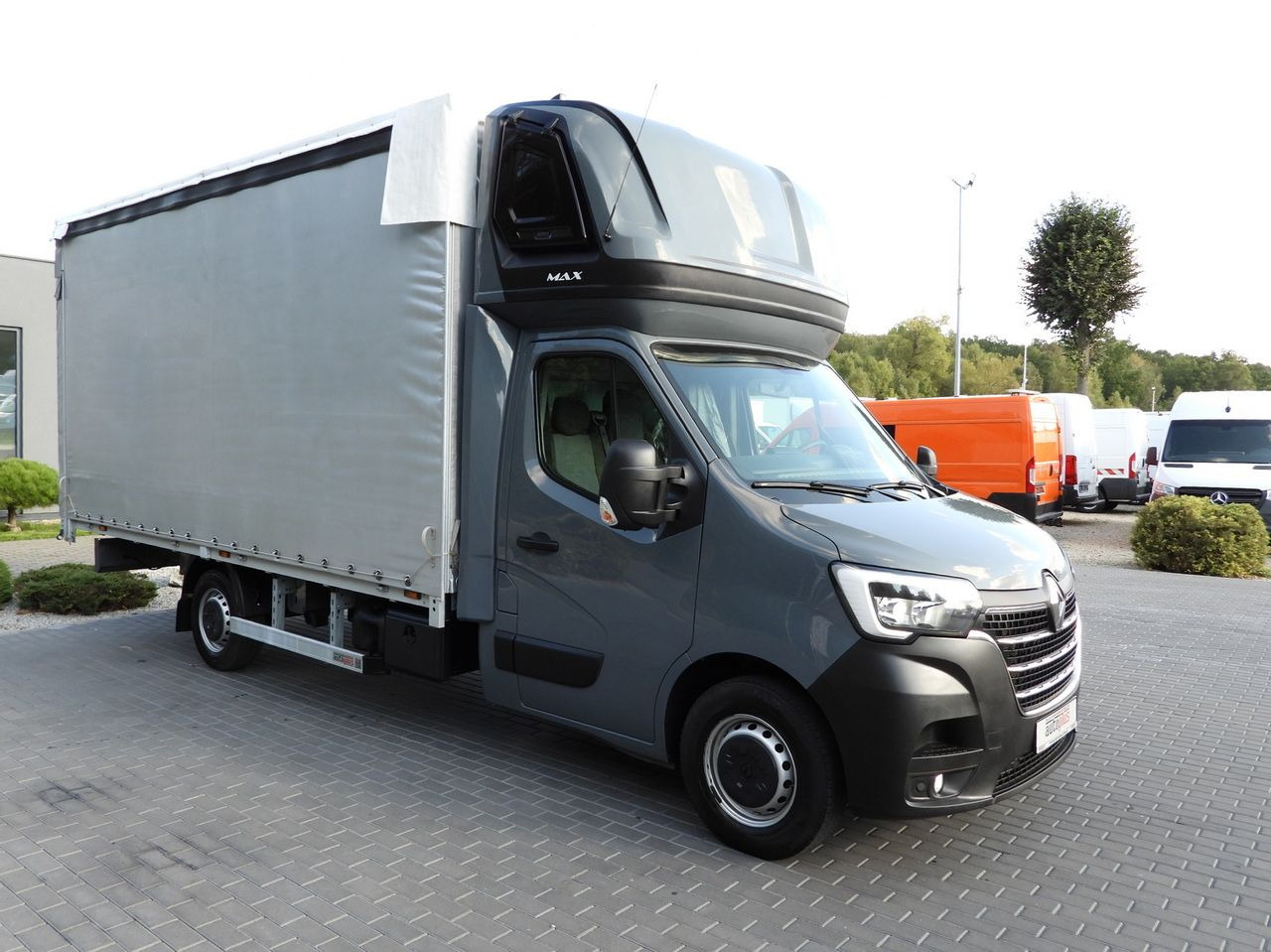 RENAULT MASTER TARPAULIN 10 PALLETS WEBASTO CRUISE CONTROL LED LIGHTS PNEUMATICS AIR CONDITIONING 165HP - Carrinha de lona: foto 4 RENAULT MASTER TARPAULIN 10 PALLETS WEBASTO CRUISE CONTROL LED LIGHTS PNEUMATICS AIR CONDITIONING 165HP - Carrinha de lona: foto 4