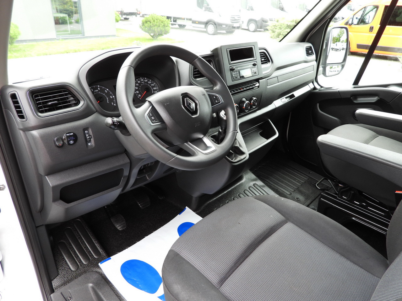 RENAULT MASTER TARPAULIN 10 PALLETS WEBASTO CRUISE CONTROL LED LIGHTS PNEUMATICS AIR CONDITIONING 165HP - Carrinha de lona: foto 2 RENAULT MASTER TARPAULIN 10 PALLETS WEBASTO CRUISE CONTROL LED LIGHTS PNEUMATICS AIR CONDITIONING 165HP - Carrinha de lona: foto 2