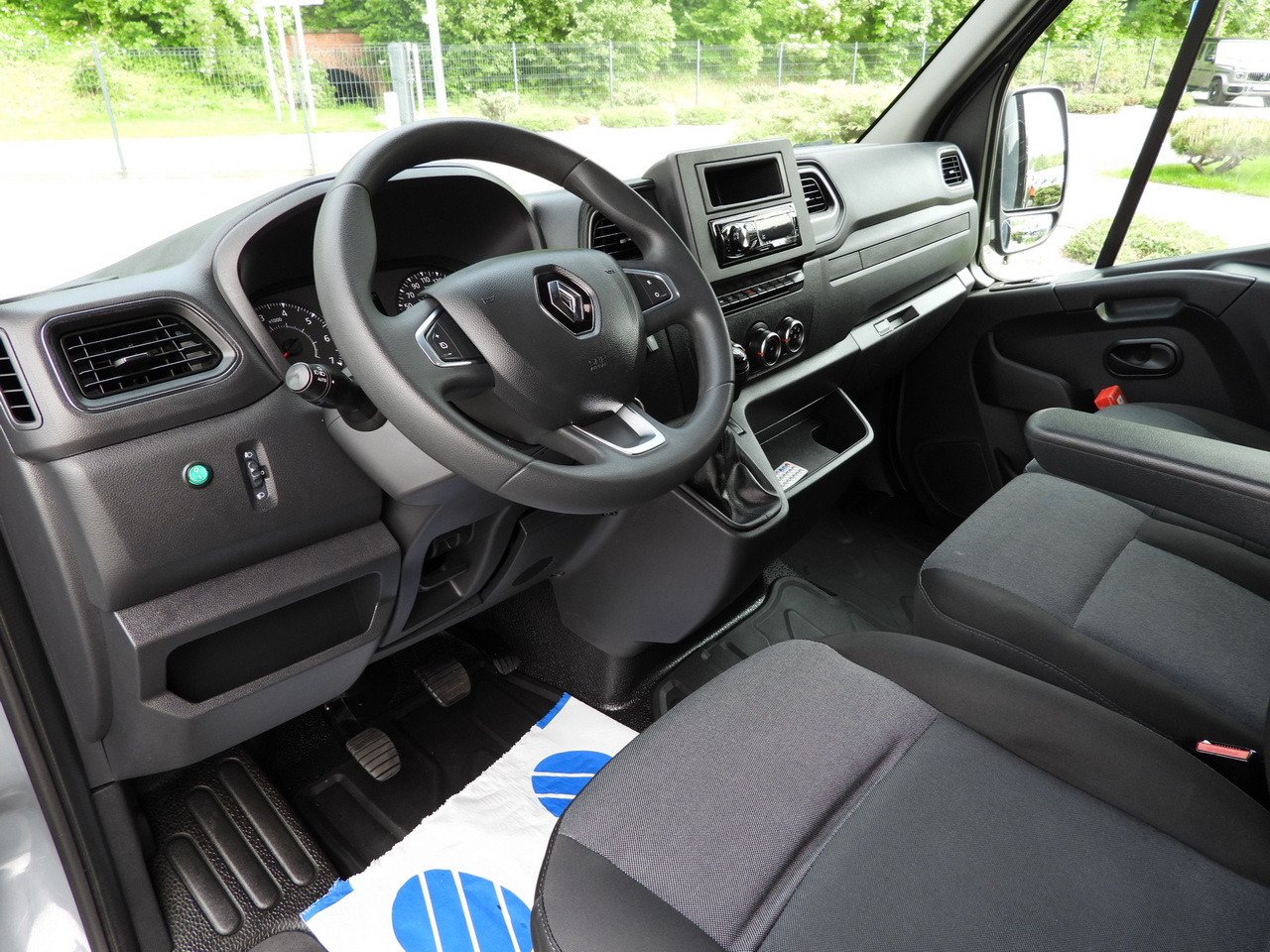 RENAULT MASTER TARPAULIN 10 PALLETS WEBASTO CRUISE CONTROL LED LIGHTS PNEUMATICS AIR CONDITIONING 165HP - Carrinha de lona: foto 2 RENAULT MASTER TARPAULIN 10 PALLETS WEBASTO CRUISE CONTROL LED LIGHTS PNEUMATICS AIR CONDITIONING 165HP - Carrinha de lona: foto 2