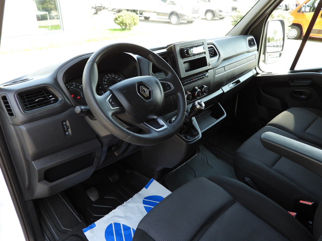 RENAULT MASTER TARPAULIN 10 PALLETS WEBASTO CRUISE CONTROL LED LIGHTS PNEUMATICS AIR CONDITIONING 165HP - Carrinha de lona: foto 2 RENAULT MASTER TARPAULIN 10 PALLETS WEBASTO CRUISE CONTROL LED LIGHTS PNEUMATICS AIR CONDITIONING 165HP - Carrinha de lona: foto 2