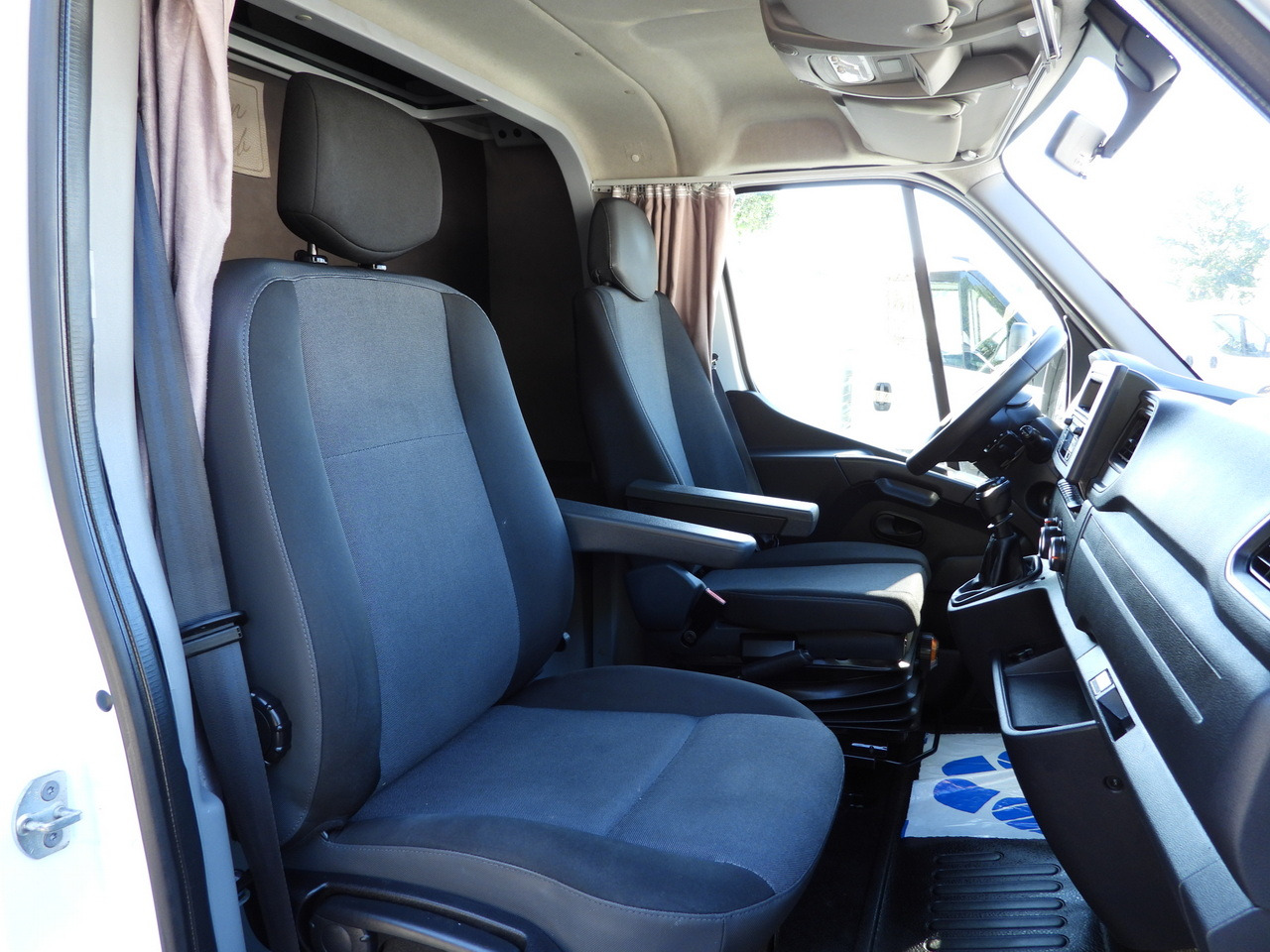 Carrinha de lona RENAULT MASTER  TARPAULIN 10 PALLETS WEBASTO CRUISE CONTROL LED LIGHTS PNEUMATICS AIR CONDITIONING  165HP: foto 38