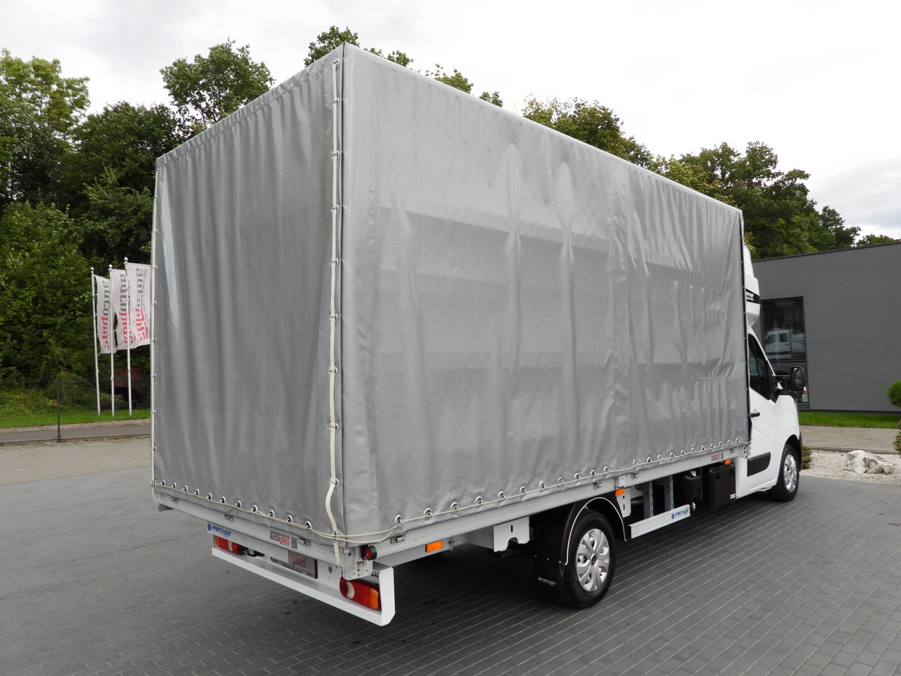 RENAULT MASTER TARPAULIN 10 PALLETS WEBASTO CRUISE CONTROL LED LIGHTS PNEUMATICS AIR CONDITIONING 165HP - Carrinha de lona: foto 3 RENAULT MASTER TARPAULIN 10 PALLETS WEBASTO CRUISE CONTROL LED LIGHTS PNEUMATICS AIR CONDITIONING 165HP - Carrinha de lona: foto 3