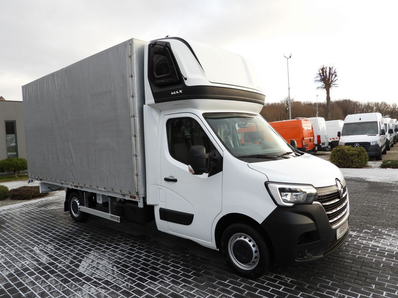 RENAULT MASTER TARPAULIN 10 PALLETS WEBASTO CRUISE CONTROL LED LIGHTS PNEUMATICS AIR CONDITIONING 165HP - Carrinha de lona: foto 4 RENAULT MASTER TARPAULIN 10 PALLETS WEBASTO CRUISE CONTROL LED LIGHTS PNEUMATICS AIR CONDITIONING 165HP - Carrinha de lona: foto 4