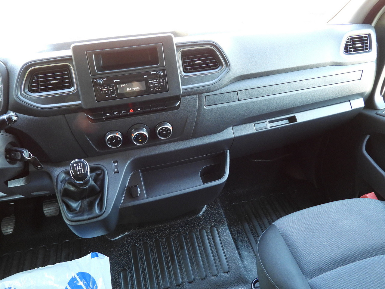 Carrinha de lona RENAULT MASTER  TARPAULIN 10 PALLETS WEBASTO CRUISE CONTROL LED LIGHTS PNEUMATICS AIR CONDITIONING  165HP: foto 33