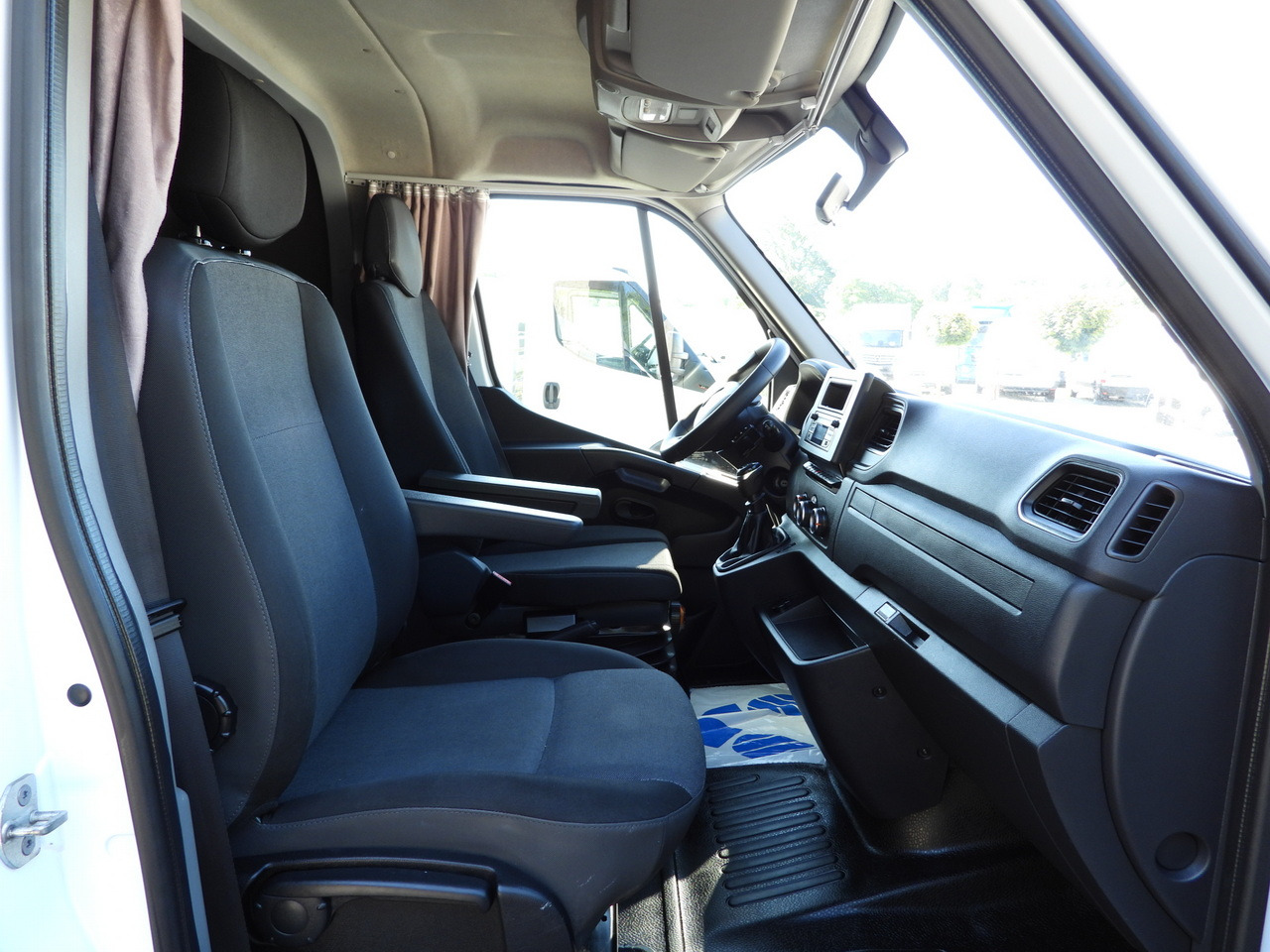 Carrinha de lona RENAULT MASTER  TARPAULIN 10 PALLETS WEBASTO CRUISE CONTROL LED LIGHTS PNEUMATICS AIR CONDITIONING  165HP: foto 37