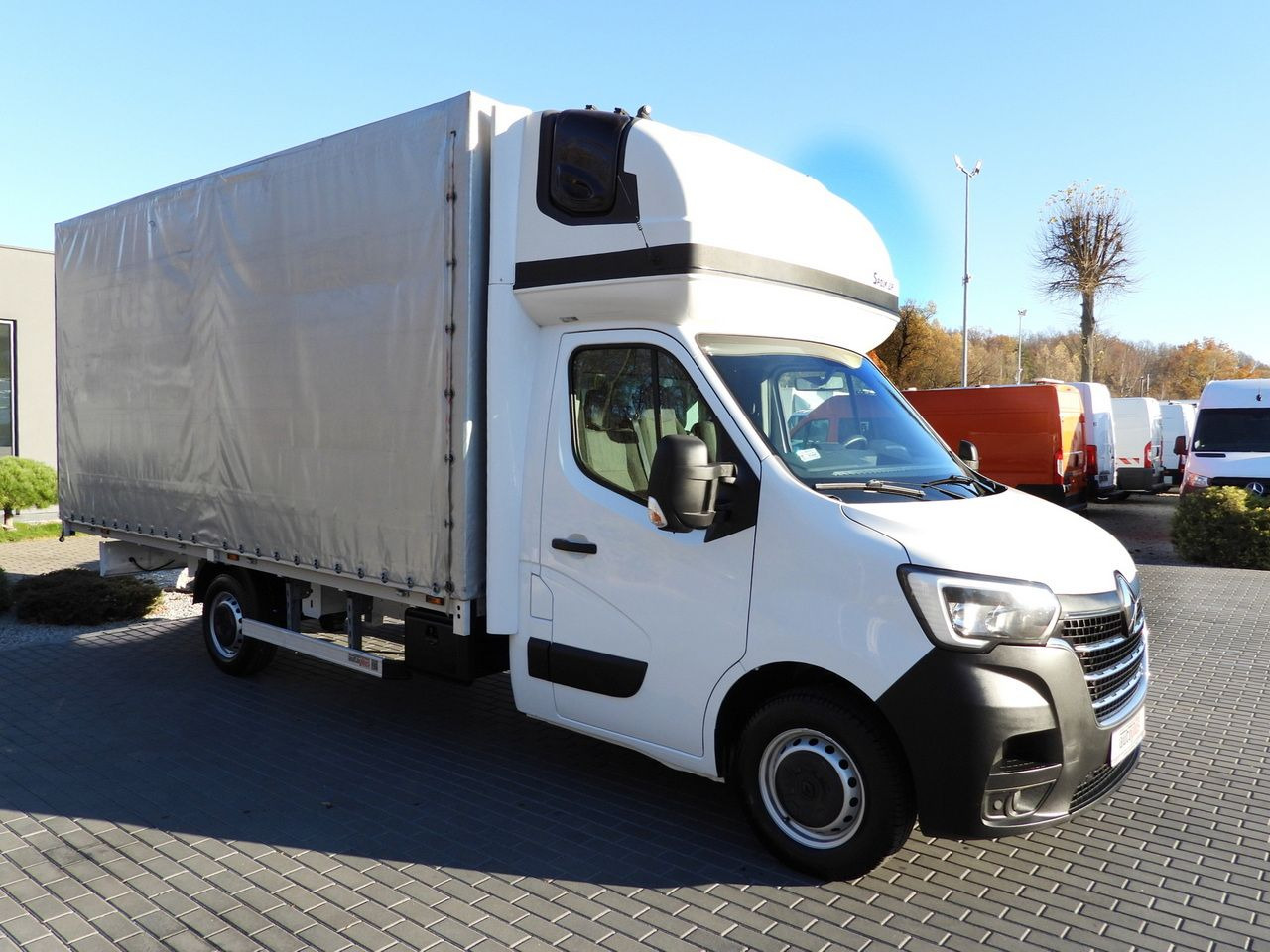 RENAULT MASTER TARPAULIN 10 PALLETS WEBASTO CRUISE CONTROL LED LIGHTS PNEUMATICS AIR CONDITIONING 165HP - Carrinha de lona: foto 4 RENAULT MASTER TARPAULIN 10 PALLETS WEBASTO CRUISE CONTROL LED LIGHTS PNEUMATICS AIR CONDITIONING 165HP - Carrinha de lona: foto 4
