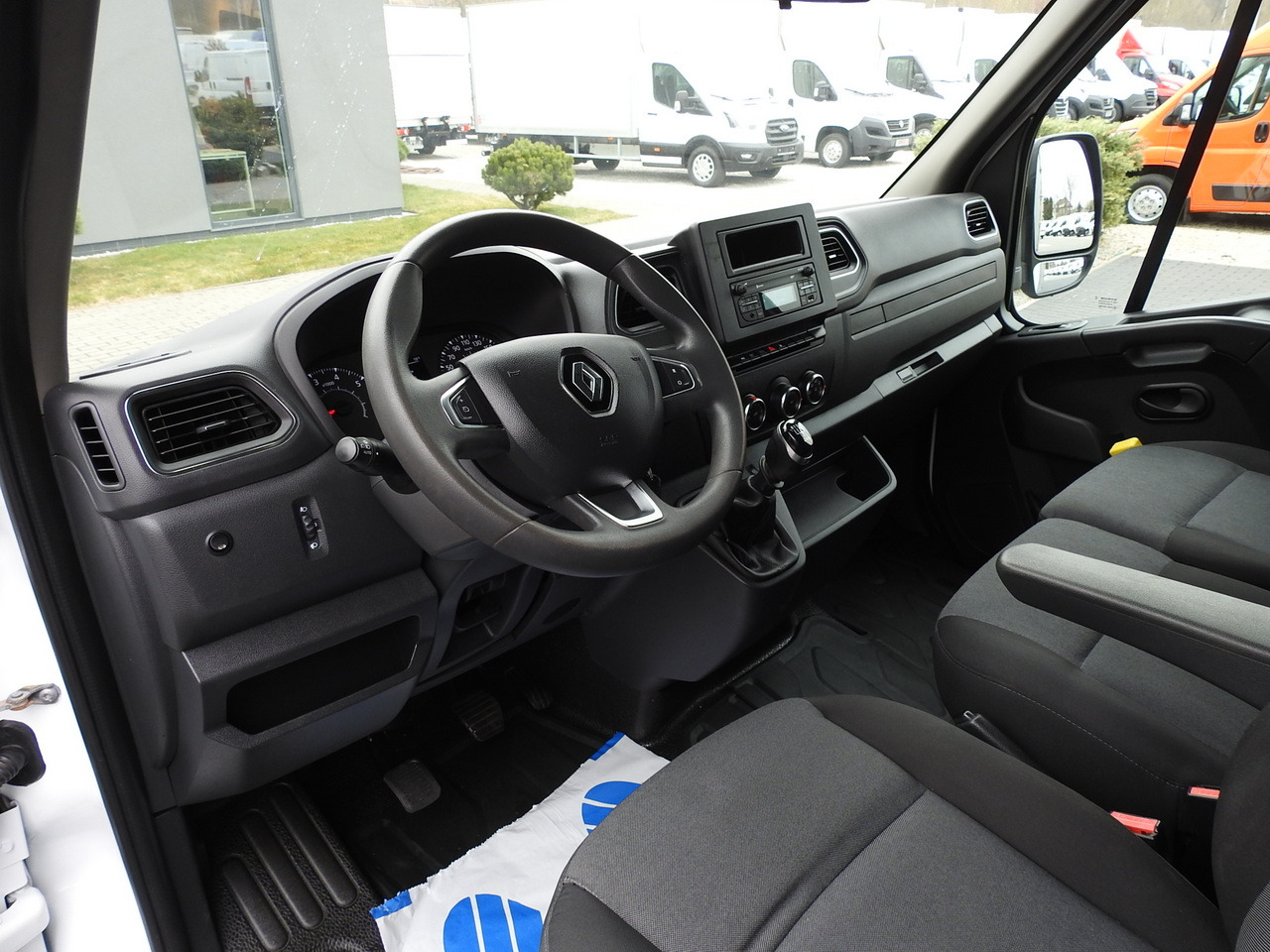 RENAULT MASTER TARPAULIN 10 PALLETS WEBASTO CRUISE CONTROL LED LIGHTS PNEUMATICS AIR CONDITIONING 165HP - Carrinha de lona: foto 2 RENAULT MASTER TARPAULIN 10 PALLETS WEBASTO CRUISE CONTROL LED LIGHTS PNEUMATICS AIR CONDITIONING 165HP - Carrinha de lona: foto 2