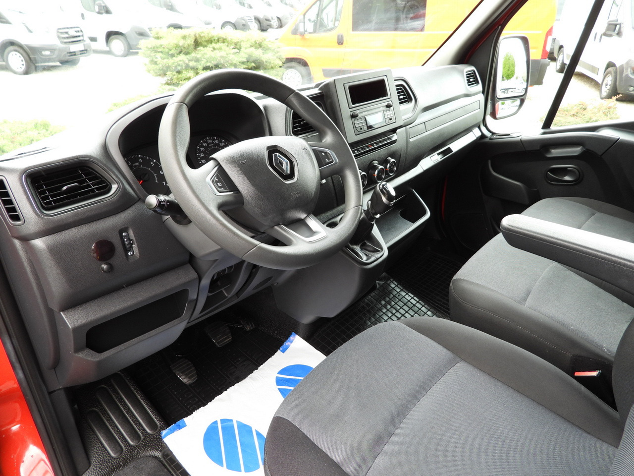 RENAULT MASTER TARPAULIN 10 PALLETS WEBASTO CRUISE CONTROL LED LIGHTS PNEUMATICS AIR CONDITIONING 165HP - Carrinha de lona: foto 2 RENAULT MASTER TARPAULIN 10 PALLETS WEBASTO CRUISE CONTROL LED LIGHTS PNEUMATICS AIR CONDITIONING 165HP - Carrinha de lona: foto 2