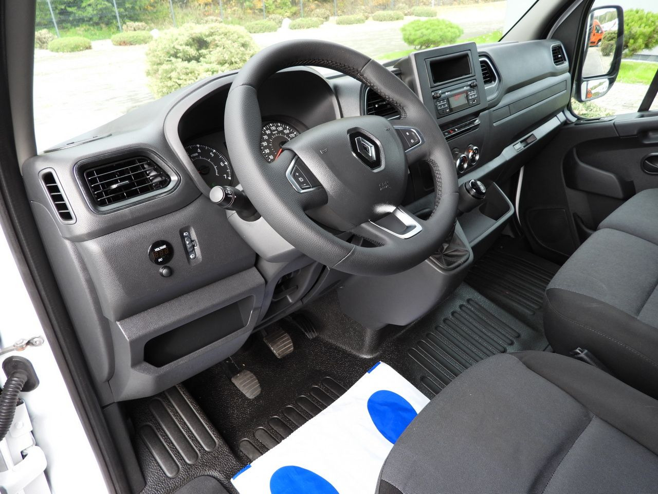 RENAULT MASTER TARPAULIN LIFT 10 PALLETS CRUISE CONTROL LED LIGHTS AIR CONDITIONING 165HP - Carrinha de lona: foto 2 RENAULT MASTER TARPAULIN LIFT 10 PALLETS CRUISE CONTROL LED LIGHTS AIR CONDITIONING 165HP - Carrinha de lona: foto 2