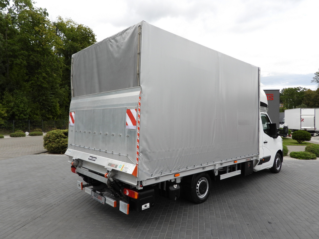 RENAULT MASTER TARPAULIN LIFT 10 PALLETS WEBASTO CRUISE CONTROL LED LIGHTS AIR CONDITIONING 165HP - Carrinha de lona: foto 3 RENAULT MASTER TARPAULIN LIFT 10 PALLETS WEBASTO CRUISE CONTROL LED LIGHTS AIR CONDITIONING 165HP - Carrinha de lona: foto 3