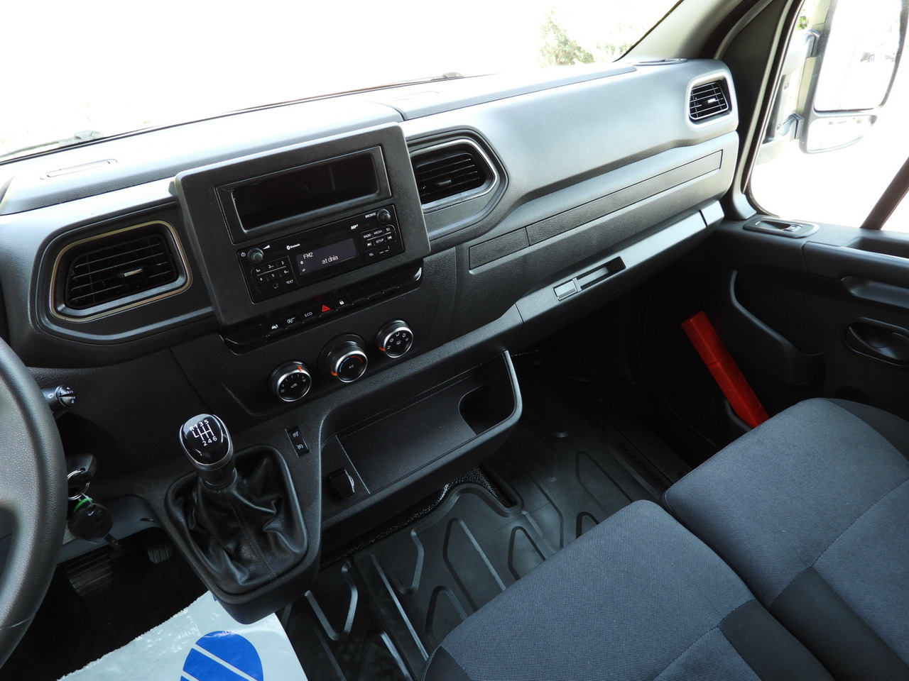 Carrinha de lona RENAULT MASTER TARPAULIN LIFT 10 PALLETS WEBASTO CRUISE CONTROL LED LIGHTS PNEUMATICS AIR CONDITIONING 165HP: foto 34 Carrinha de lona RENAULT MASTER TARPAULIN LIFT 10 PALLETS WEBASTO CRUISE CONTROL LED LIGHTS PNEUMATICS AIR CONDITIONING 165HP: foto 34