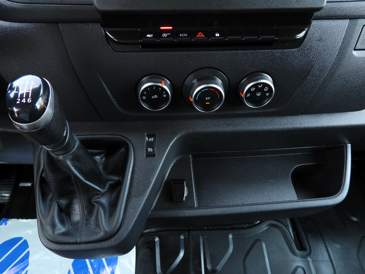 Carrinha de lona RENAULT MASTER TARPAULIN LIFT 10 PALLETS WEBASTO CRUISE CONTROL LED LIGHTS PNEUMATICS AIR CONDITIONING 165HP: foto 35 Carrinha de lona RENAULT MASTER TARPAULIN LIFT 10 PALLETS WEBASTO CRUISE CONTROL LED LIGHTS PNEUMATICS AIR CONDITIONING 165HP: foto 35