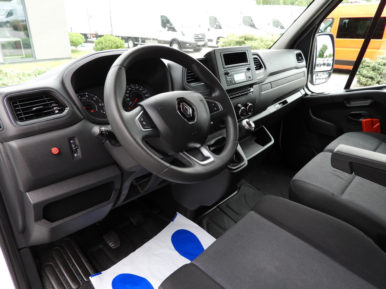 RENAULT MASTER TARPAULIN LIFT 9 PALLETS WEBASTO CRUISE CONTROL LED LIGHTS PNEUMATICS AIR CONDITIONING 165HP - Carrinha de lona: foto 2 RENAULT MASTER TARPAULIN LIFT 9 PALLETS WEBASTO CRUISE CONTROL LED LIGHTS PNEUMATICS AIR CONDITIONING 165HP - Carrinha de lona: foto 2