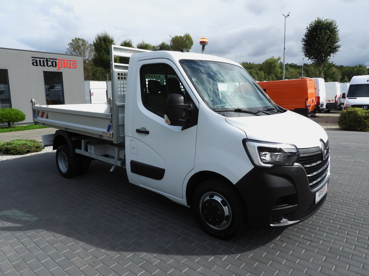 Carrinha basculante RENAULT MASTER TIPPER CRUISE CONTROL LED LIGHTS TWIN WHEELS AIR CONDITIONING  130HP: foto 5 Carrinha basculante RENAULT MASTER TIPPER CRUISE CONTROL LED LIGHTS TWIN WHEELS AIR CONDITIONING  130HP: foto 5