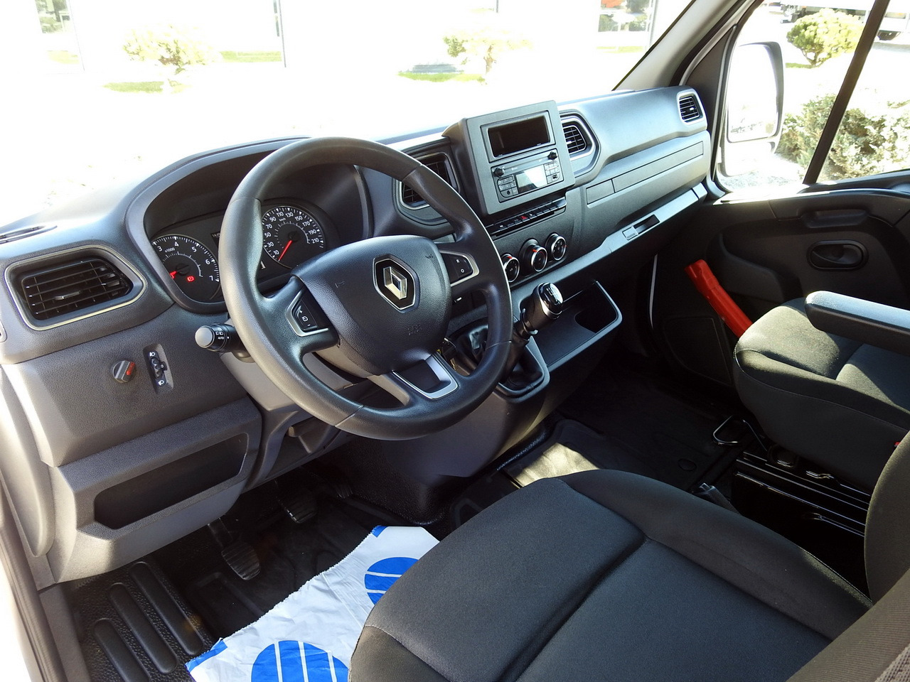 RENAULT MASTER TIPPER DOUBLE CABIN DOKA 6 SEATS CRUISE CONTROL AIR CONDITIONING LED LIGHTS TWIN WHEELS 130HP - Carrinha basculante: foto 2 RENAULT MASTER TIPPER DOUBLE CABIN DOKA 6 SEATS CRUISE CONTROL AIR CONDITIONING LED LIGHTS TWIN WHEELS 130HP - Carrinha basculante: foto 2