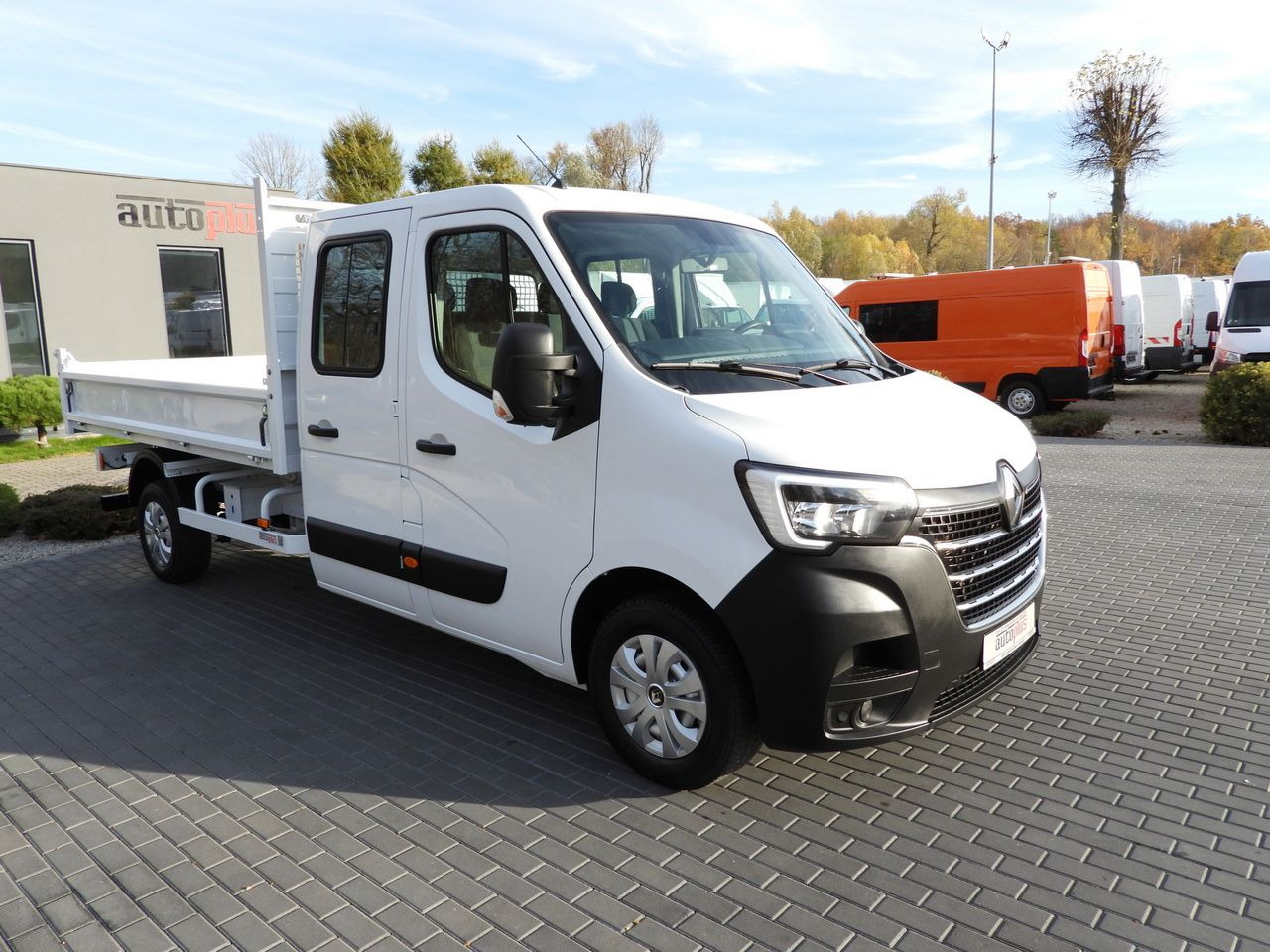 RENAULT MASTER TIPPER DOUBLE CABIN DOKA 6 SEATS CRUISE CONTROL LED LIGHTS AIR CONDITIONING 145HP - Carrinha basculante: foto 4 RENAULT MASTER TIPPER DOUBLE CABIN DOKA 6 SEATS CRUISE CONTROL LED LIGHTS AIR CONDITIONING 145HP - Carrinha basculante: foto 4