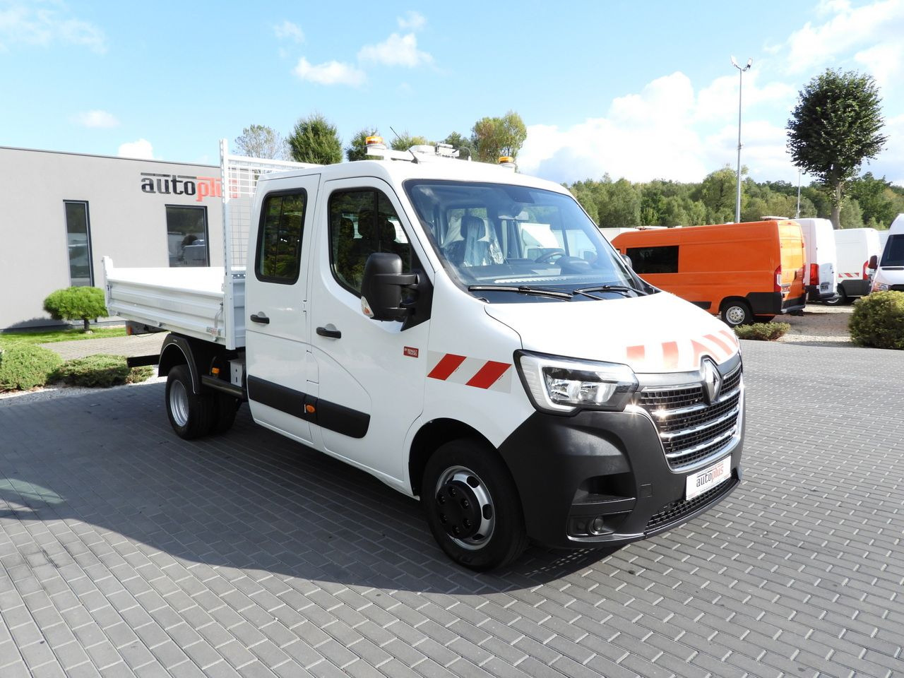 RENAULT MASTER TIPPER DOUBLE CABIN DOKA 6 SEATS CRUISE CONTROL LED LIGHTS TWIN WHEELS AIR CONDITIONING 165HP - Carrinha basculante: foto 4 RENAULT MASTER TIPPER DOUBLE CABIN DOKA 6 SEATS CRUISE CONTROL LED LIGHTS TWIN WHEELS AIR CONDITIONING 165HP - Carrinha basculante: foto 4