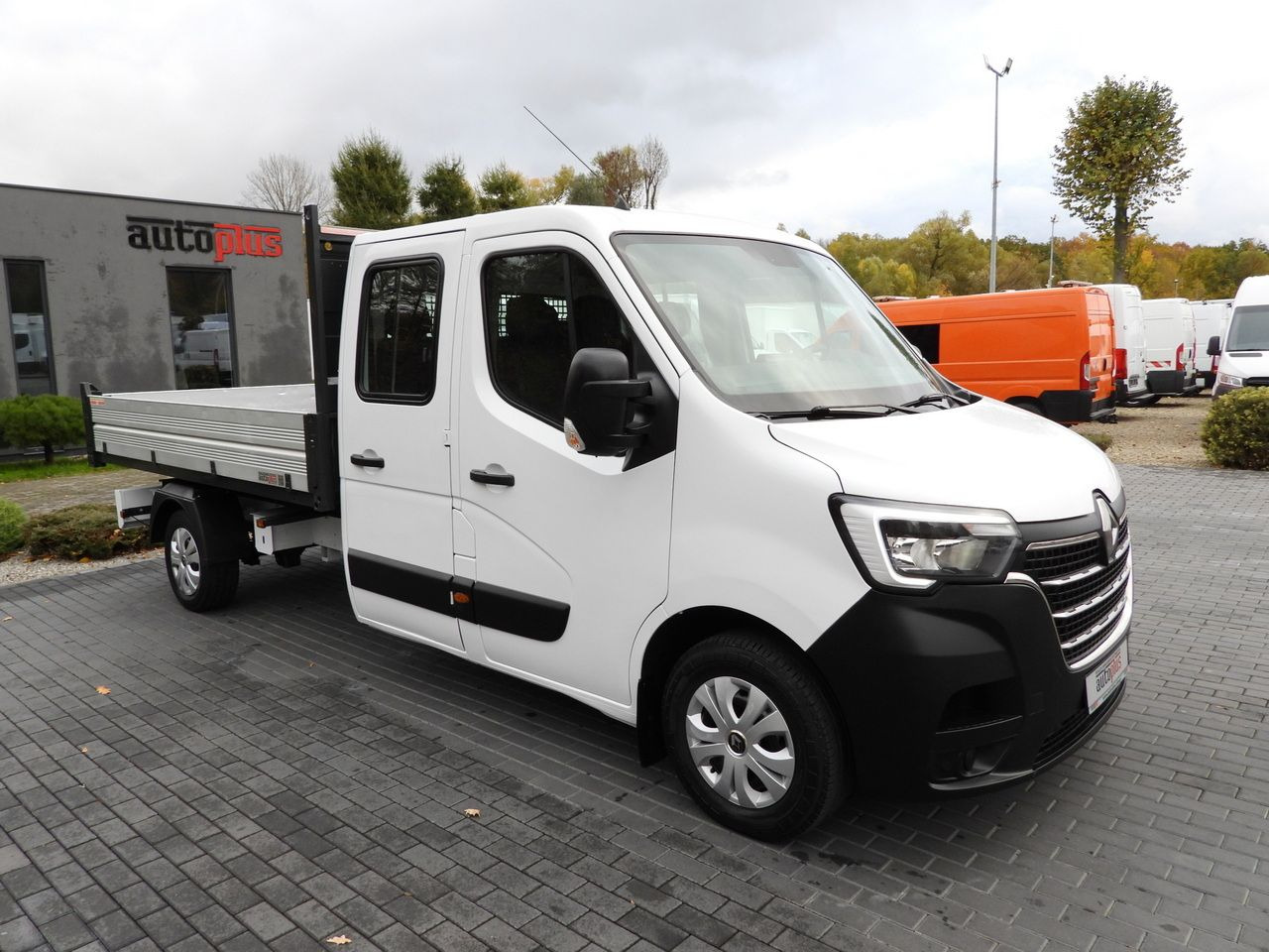 RENAULT MASTER TIPPER DOUBLE CABIN DOKA 7 SEATS CRUISE CONTROL NAVIGATION LED LIGHTS AIR CONDITIONING 145HP - Carrinha basculante: foto 4 RENAULT MASTER TIPPER DOUBLE CABIN DOKA 7 SEATS CRUISE CONTROL NAVIGATION LED LIGHTS AIR CONDITIONING 145HP - Carrinha basculante: foto 4