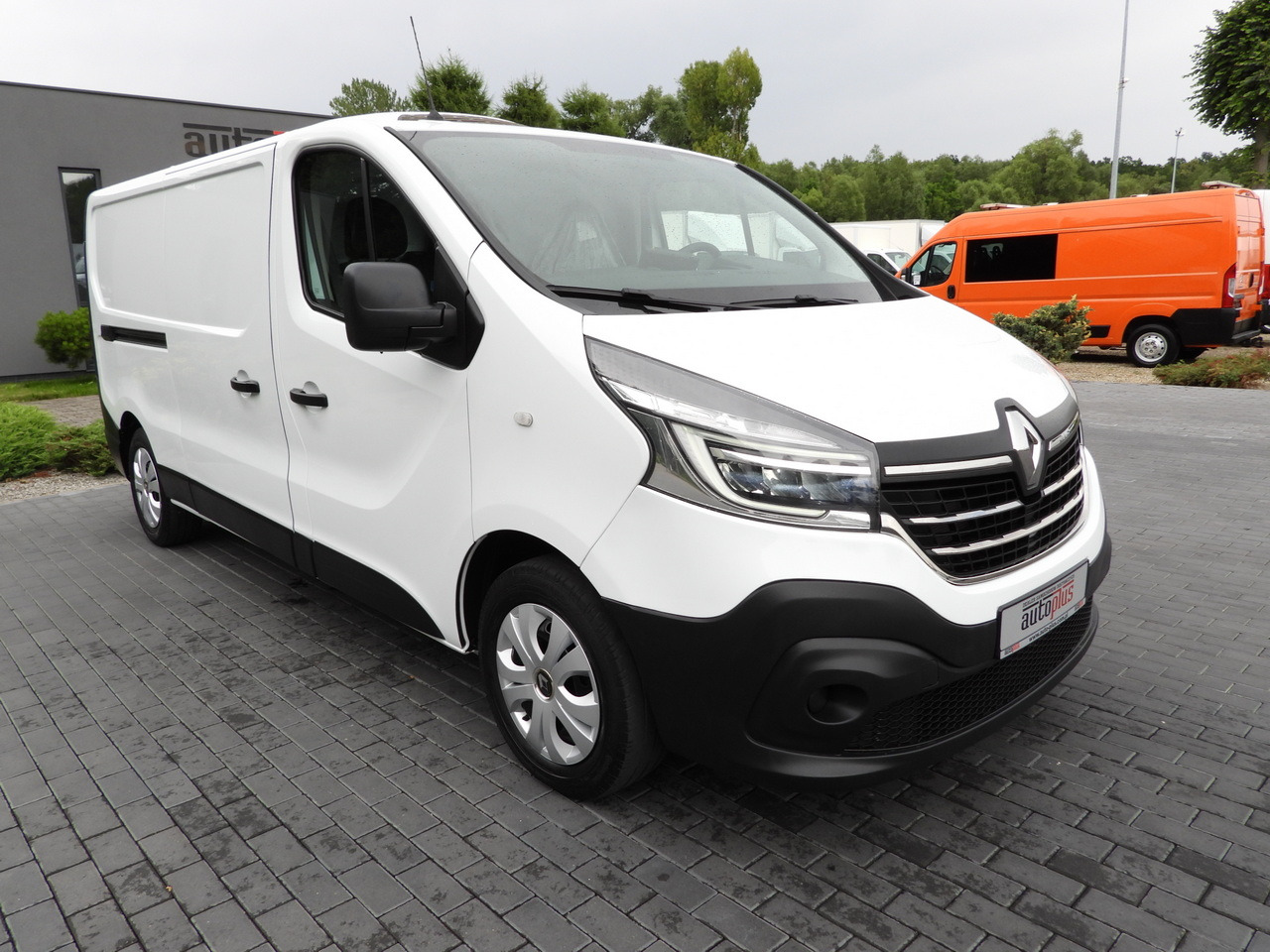 RENAULT TRAFIC REFRIGERATOR VAN -5*C POWER SUPPLY 230V CRUISE CONTROL LED LIGHTS AIR CONDITIONING 120HP - Carrinha frigorífica: foto 4 RENAULT TRAFIC REFRIGERATOR VAN -5*C POWER SUPPLY 230V CRUISE CONTROL LED LIGHTS AIR CONDITIONING 120HP - Carrinha frigorífica: foto 4