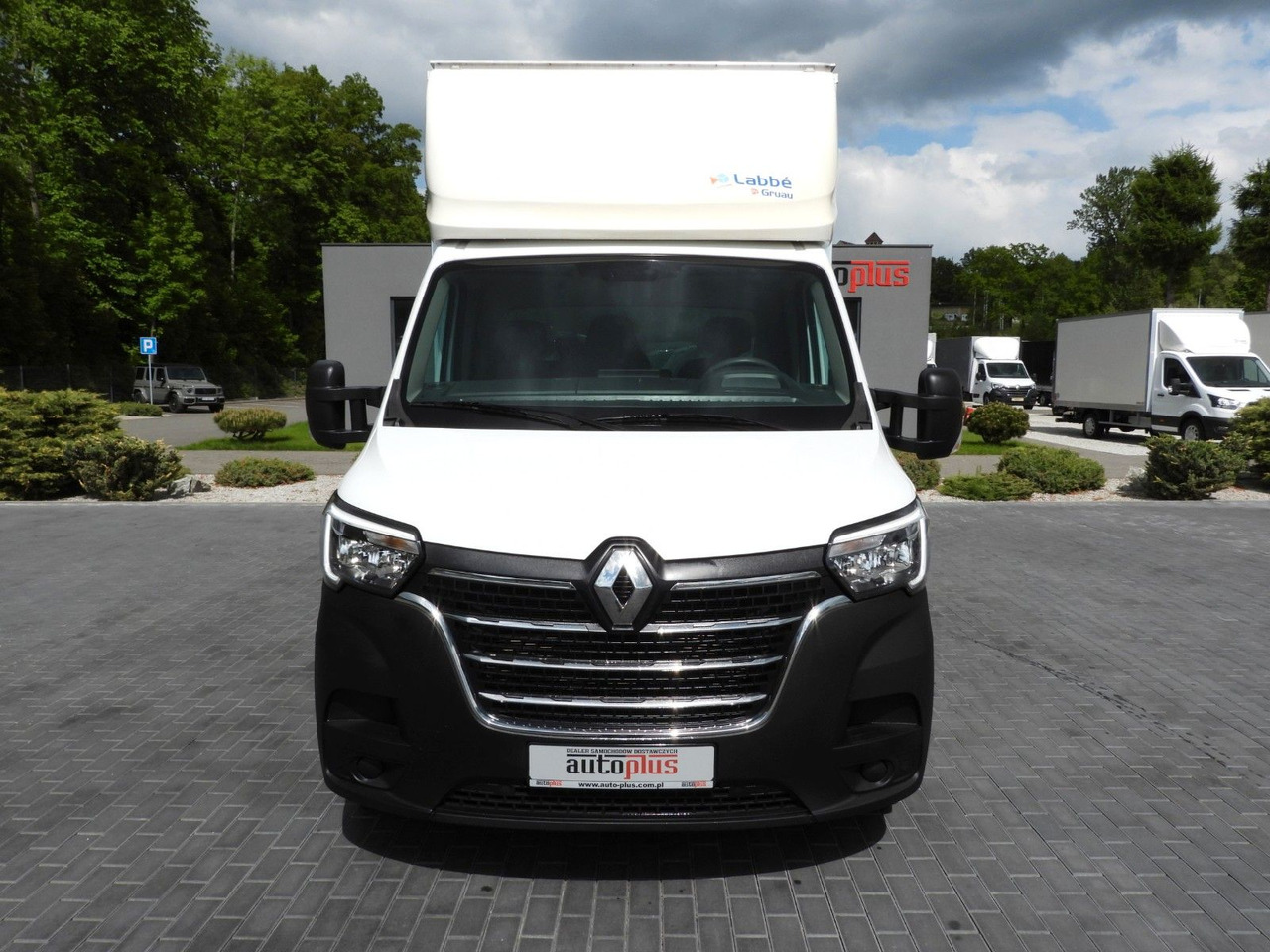 Renault MASTER KOFFER AUFZUG 8 PALETTEN TEMPOMAT A/C LED Renault MASTER KOFFER AUFZUG 8 PALETTEN TEMPOMAT A/C LED - Carrinha de contentor: foto 5 Renault MASTER KOFFER AUFZUG 8 PALETTEN TEMPOMAT A/C LED Renault MASTER KOFFER AUFZUG 8 PALETTEN TEMPOMAT A/C LED - Carrinha de contentor: foto 5