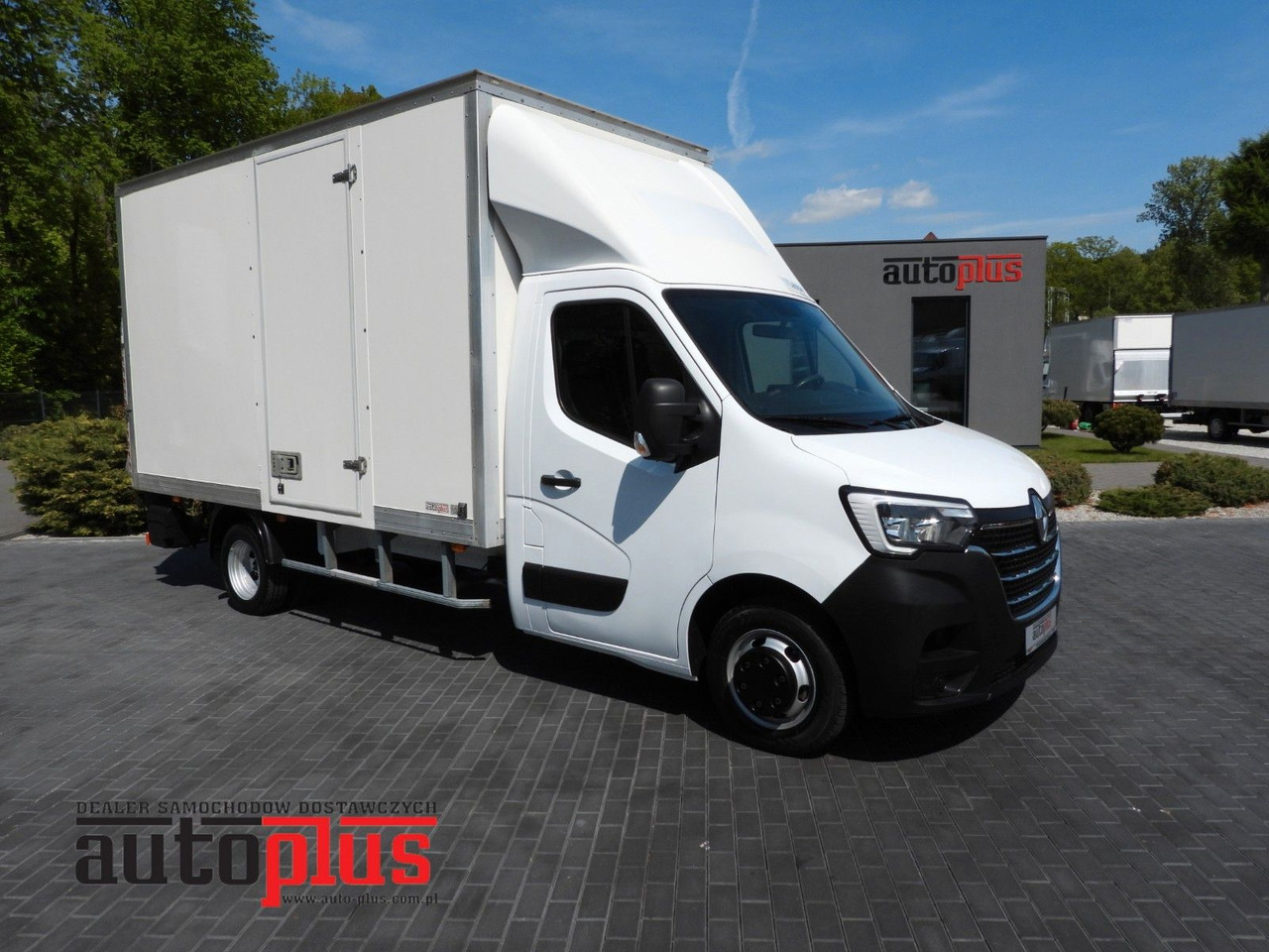 Renault MASTER KOFFER AUFZUG 8 PALETTEN TEMPOMAT NAVI - Carrinha de contentor: foto 1 Renault MASTER KOFFER AUFZUG 8 PALETTEN TEMPOMAT NAVI - Carrinha de contentor: foto 1