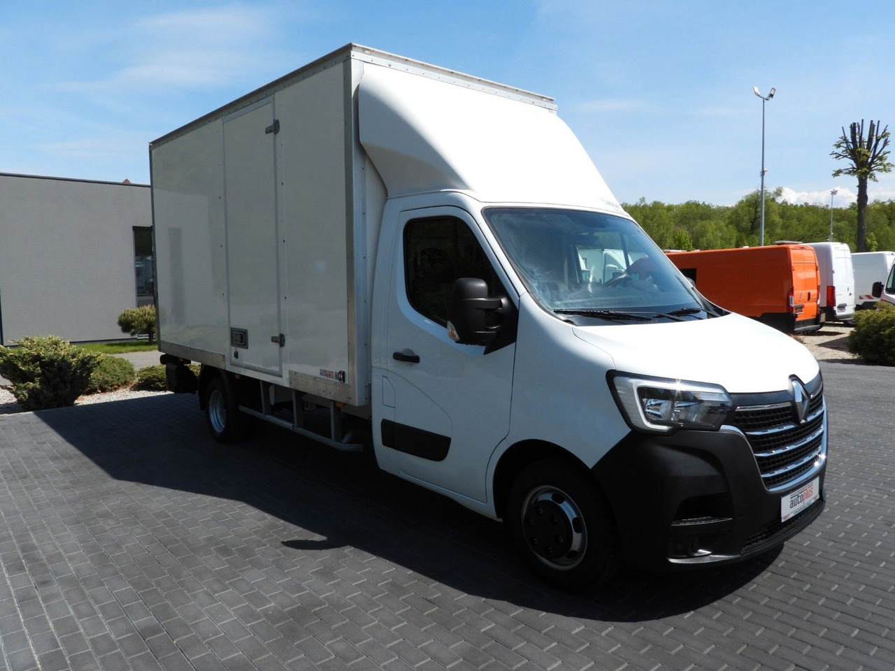 Renault MASTER KOFFER AUFZUG 8 PALETTEN TEMPOMAT NAVI - Carrinha de contentor: foto 4 Renault MASTER KOFFER AUFZUG 8 PALETTEN TEMPOMAT NAVI - Carrinha de contentor: foto 4