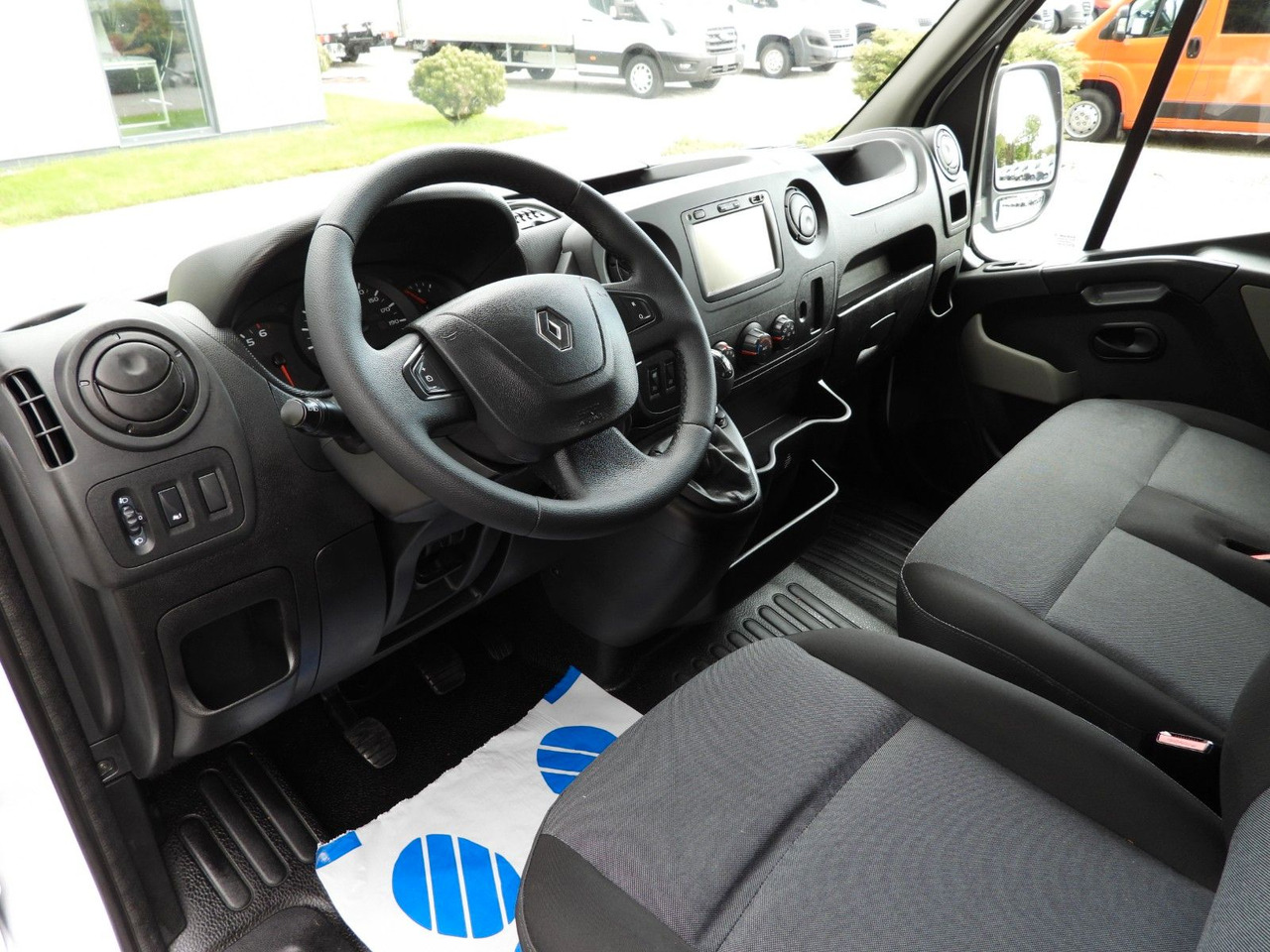 Renault MASTER PRITSCHE DOPPELKABINE DOKA 7 SITZE - Carrinha de caixa aberta, Carrinha cabine dupla: foto 2 Renault MASTER PRITSCHE DOPPELKABINE DOKA 7 SITZE - Carrinha de caixa aberta, Carrinha cabine dupla: foto 2