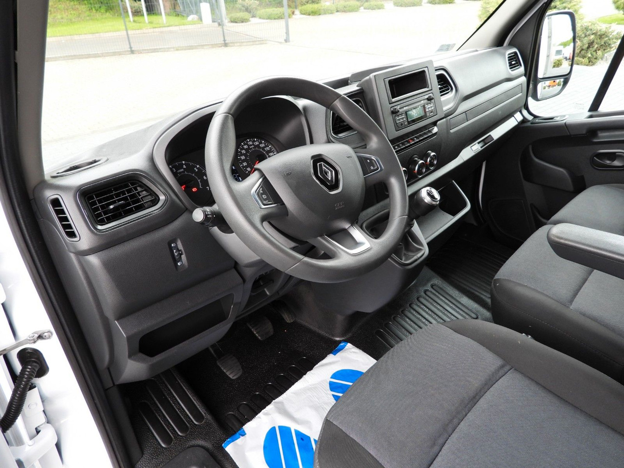 Renault MASTER PRITSCHE PLANE 10 PALETTEN TEMPOMAT A/C - Carrinha de lona: foto 2 Renault MASTER PRITSCHE PLANE 10 PALETTEN TEMPOMAT A/C - Carrinha de lona: foto 2