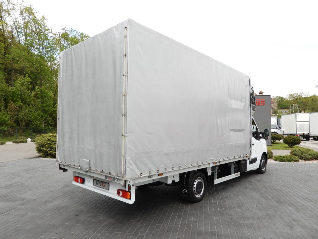 Renault MASTER PRITSCHE PLANE 10 PALETTEN WEBASTO A/C - Carrinha de lona: foto 3 Renault MASTER PRITSCHE PLANE 10 PALETTEN WEBASTO A/C - Carrinha de lona: foto 3