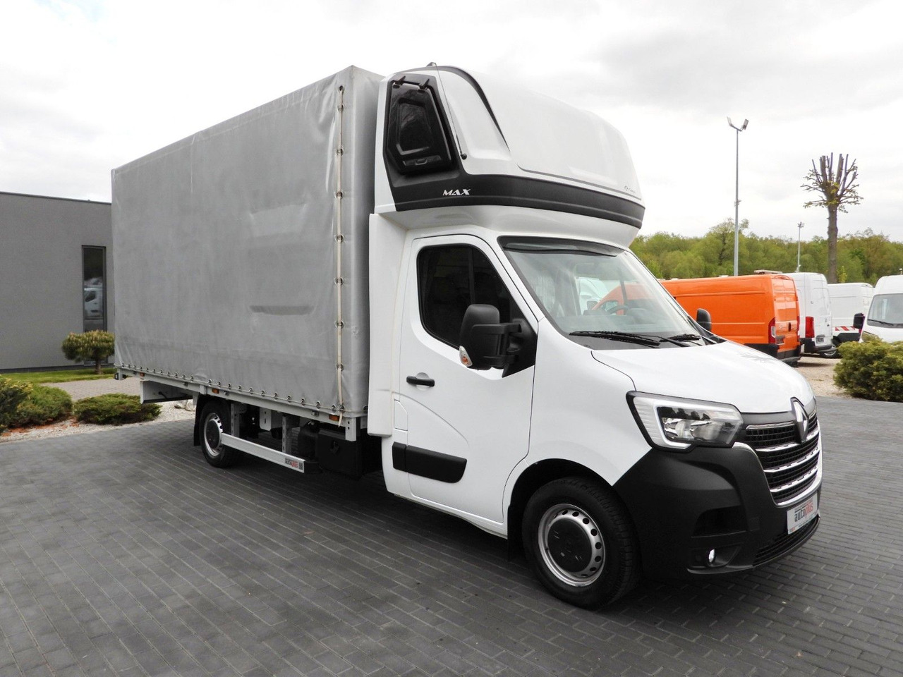 Renault MASTER PRITSCHE PLANE 10 PALETTEN WEBASTO A/C - Carrinha de lona: foto 4 Renault MASTER PRITSCHE PLANE 10 PALETTEN WEBASTO A/C - Carrinha de lona: foto 4