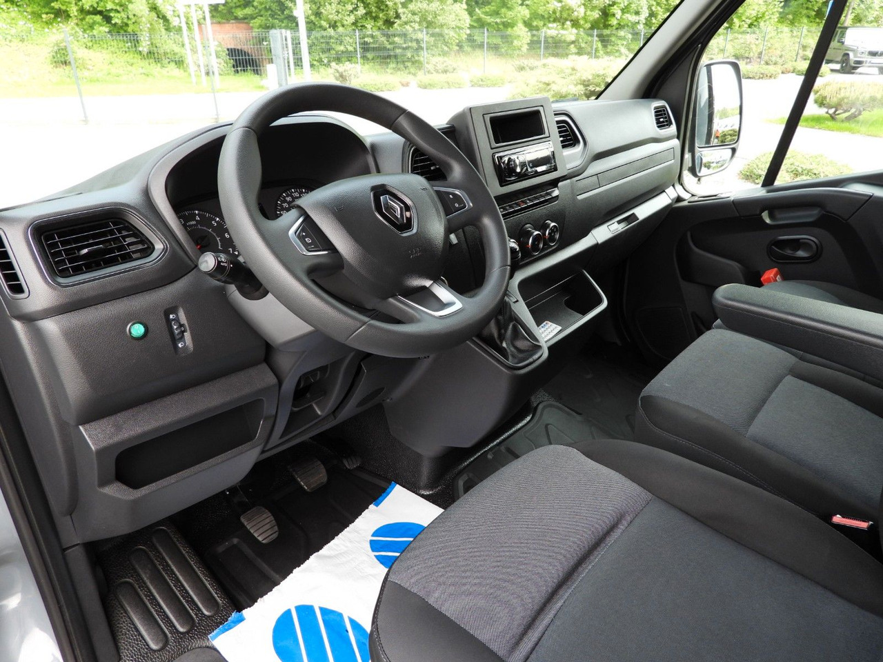 Renault MASTER PRITSCHE PLANE 10 PALETTEN WEBASTO TEMPOM - Carrinha de lona: foto 2 Renault MASTER PRITSCHE PLANE 10 PALETTEN WEBASTO TEMPOM - Carrinha de lona: foto 2