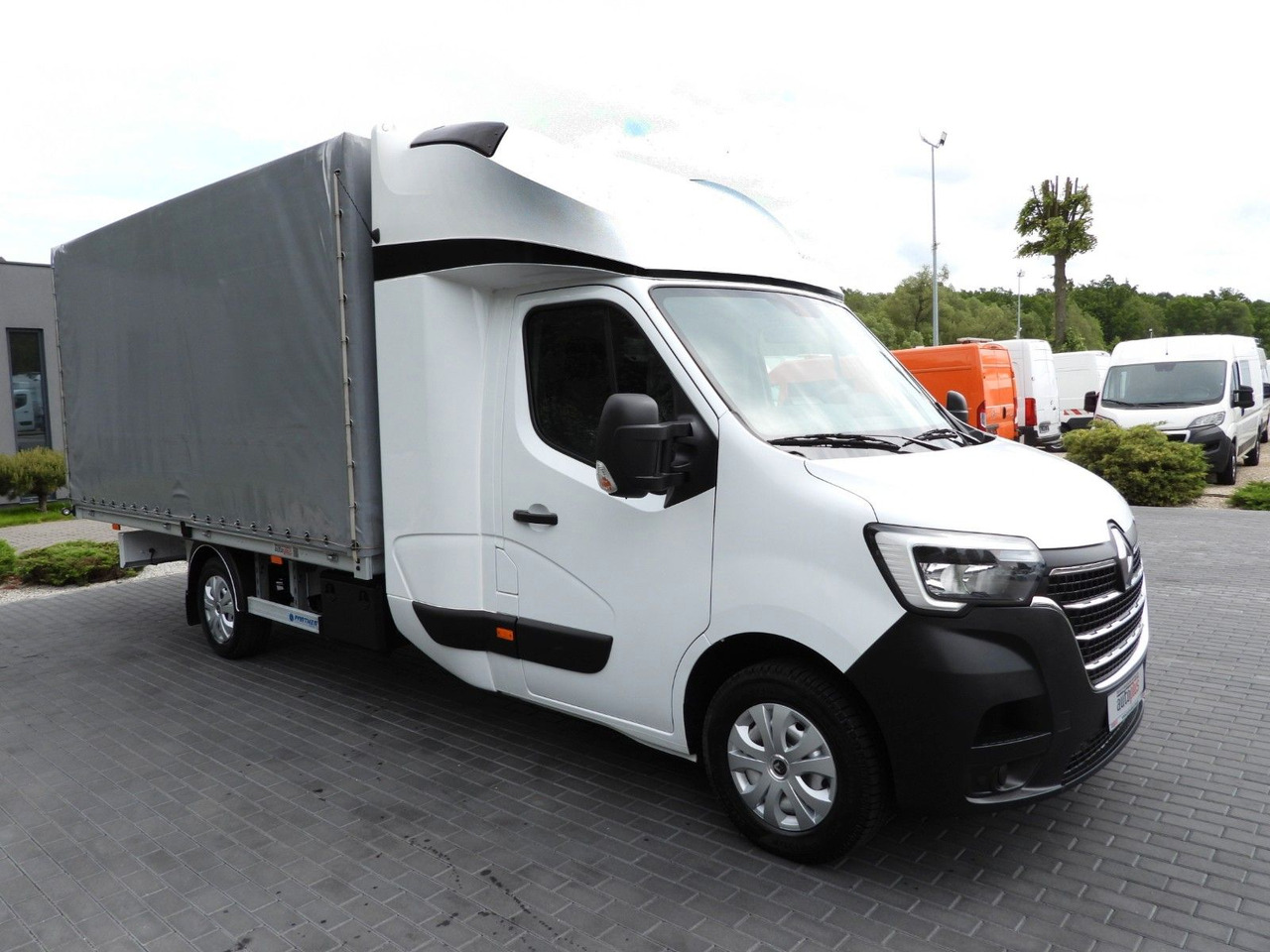 Renault MASTER PRITSCHE PLANE 8 PALETTEN WEBASTO A/C - Carrinha de lona, Carrinha cabine dupla: foto 4 Renault MASTER PRITSCHE PLANE 8 PALETTEN WEBASTO A/C - Carrinha de lona, Carrinha cabine dupla: foto 4